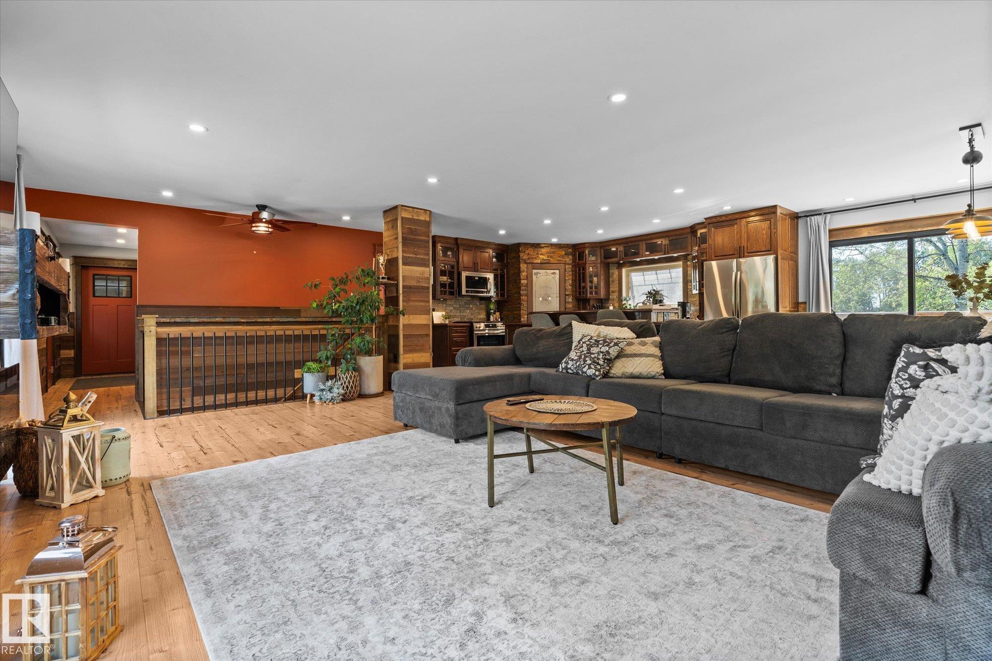 Photo 7 at 12 - 53333 Rge Road 20, Chateau Heights, Rural Parkland County
