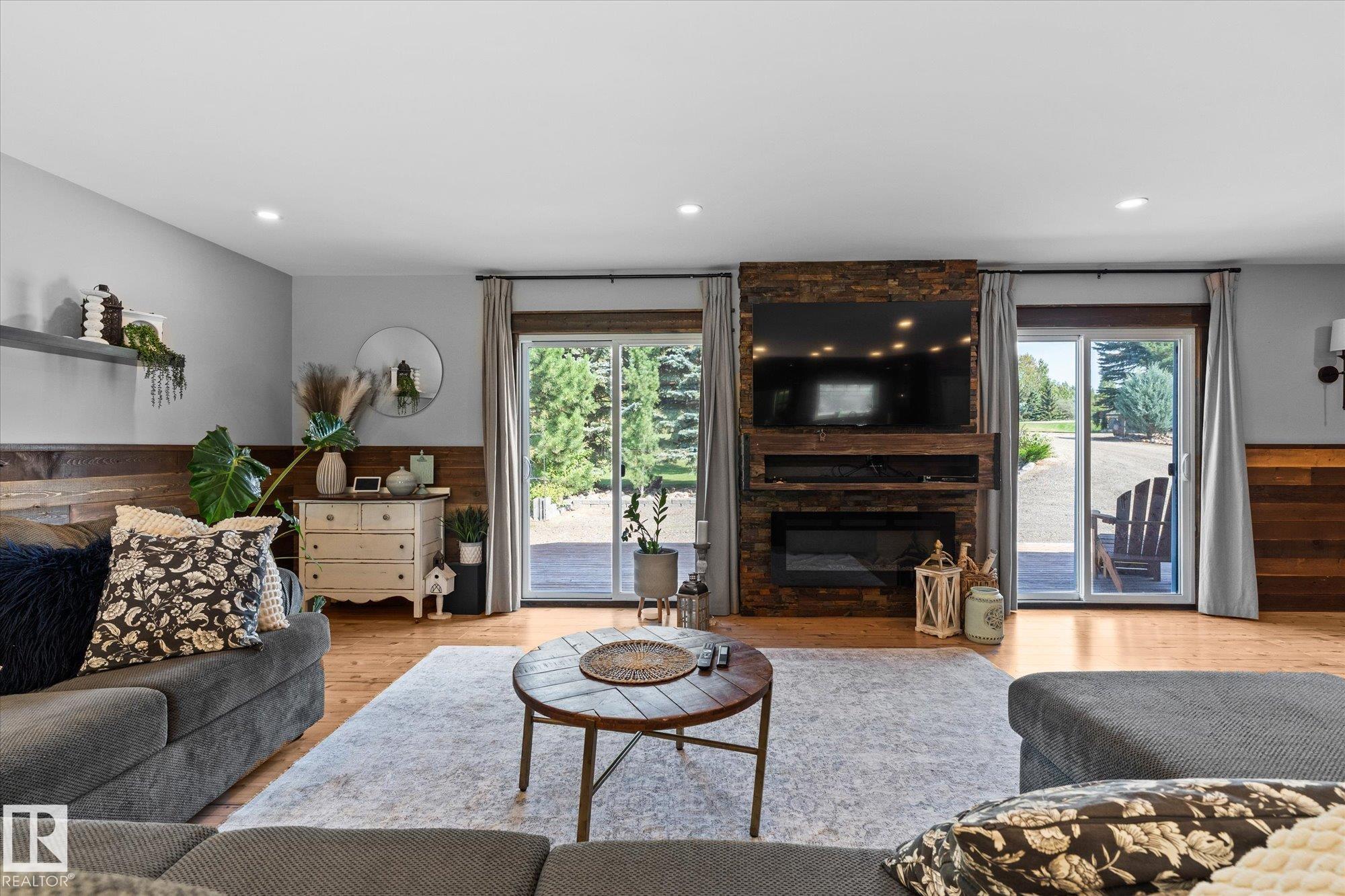 Photo 8 at 12 - 53333 Rge Road 20, Chateau Heights, Rural Parkland County