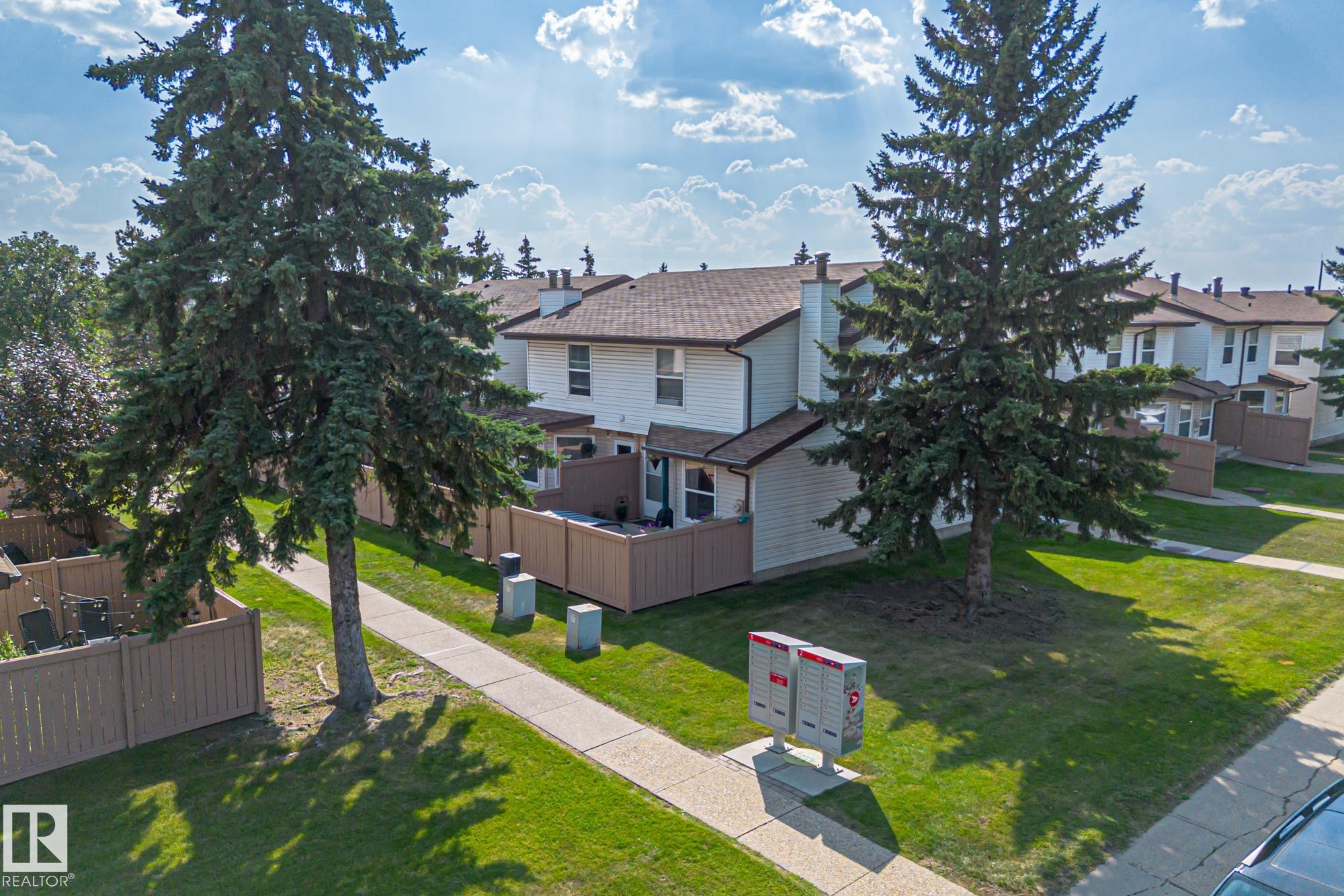 http://cdnparap120.paragonrels.com/ParagonImages/Property/p12/RAE/225368456/31/0/0/2139cbea84db87b2b96d56b05b8fea5e/1/b2531cc1169753c385cbe2a66e5d40d7/225368456-94132046-0efc-423e-b6b0-47c412b6d5bc.JPG