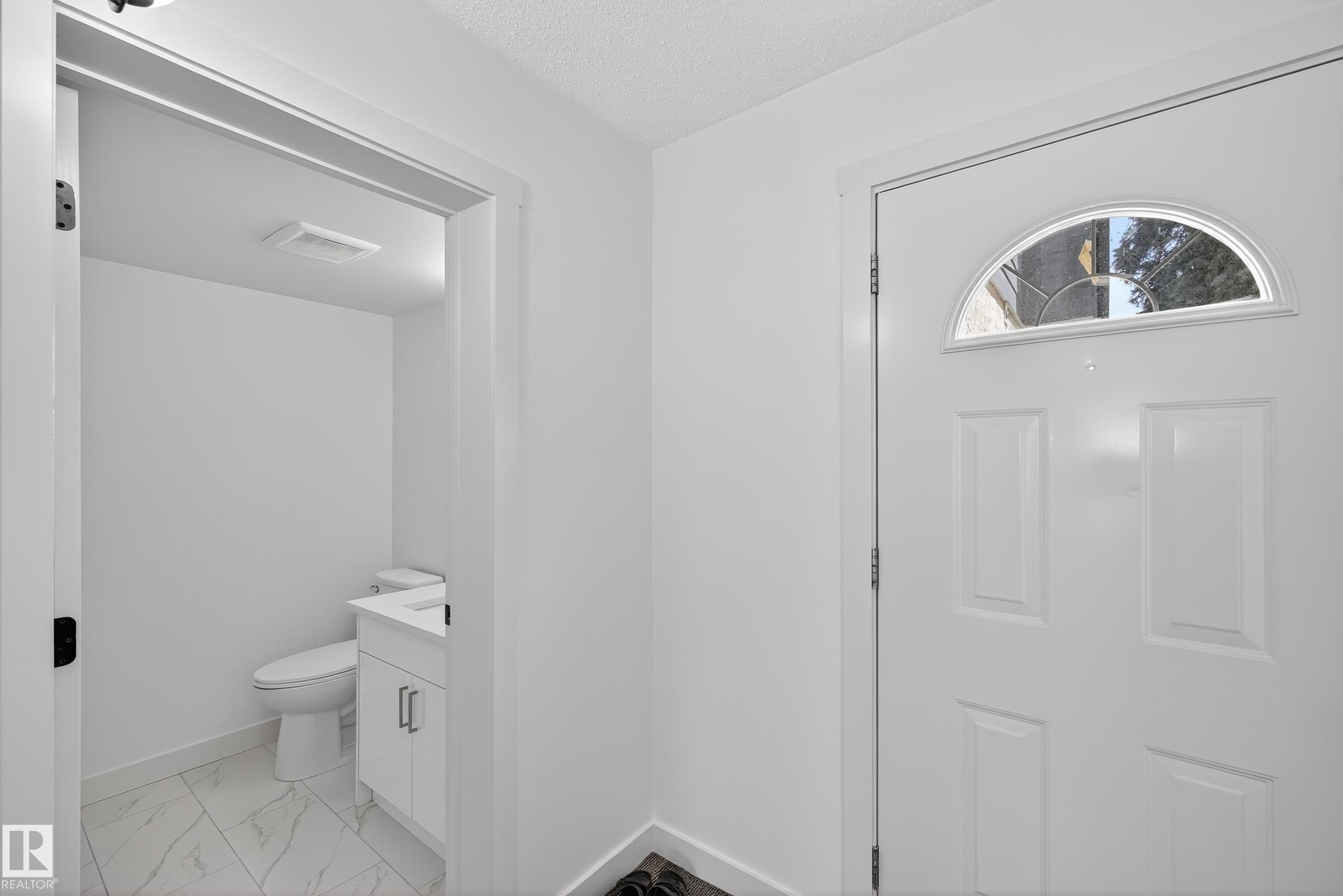 Photo 2 at 17136 100 Street NW, Baturyn, Edmonton