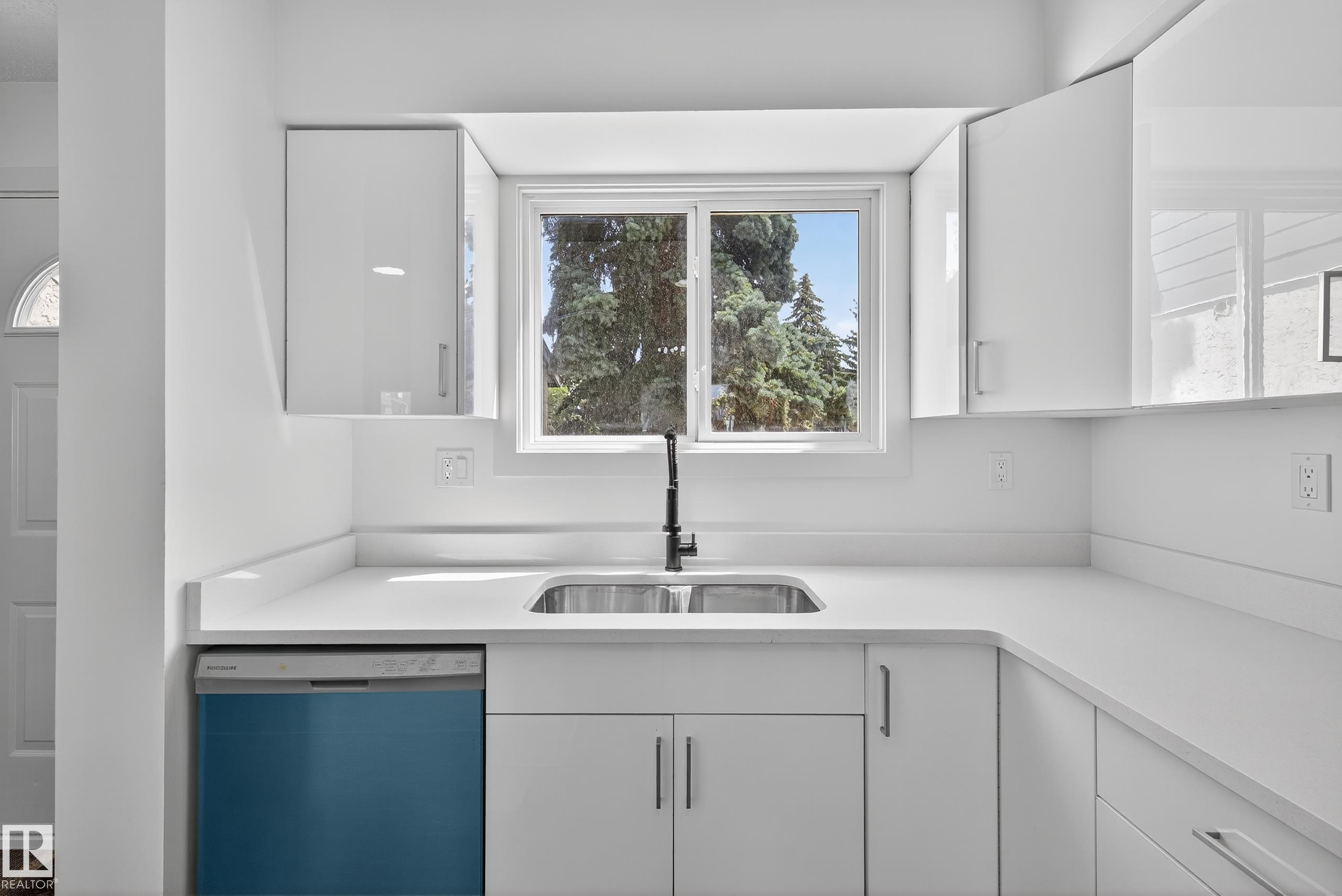 Photo 7 at 17136 100 Street NW, Baturyn, Edmonton