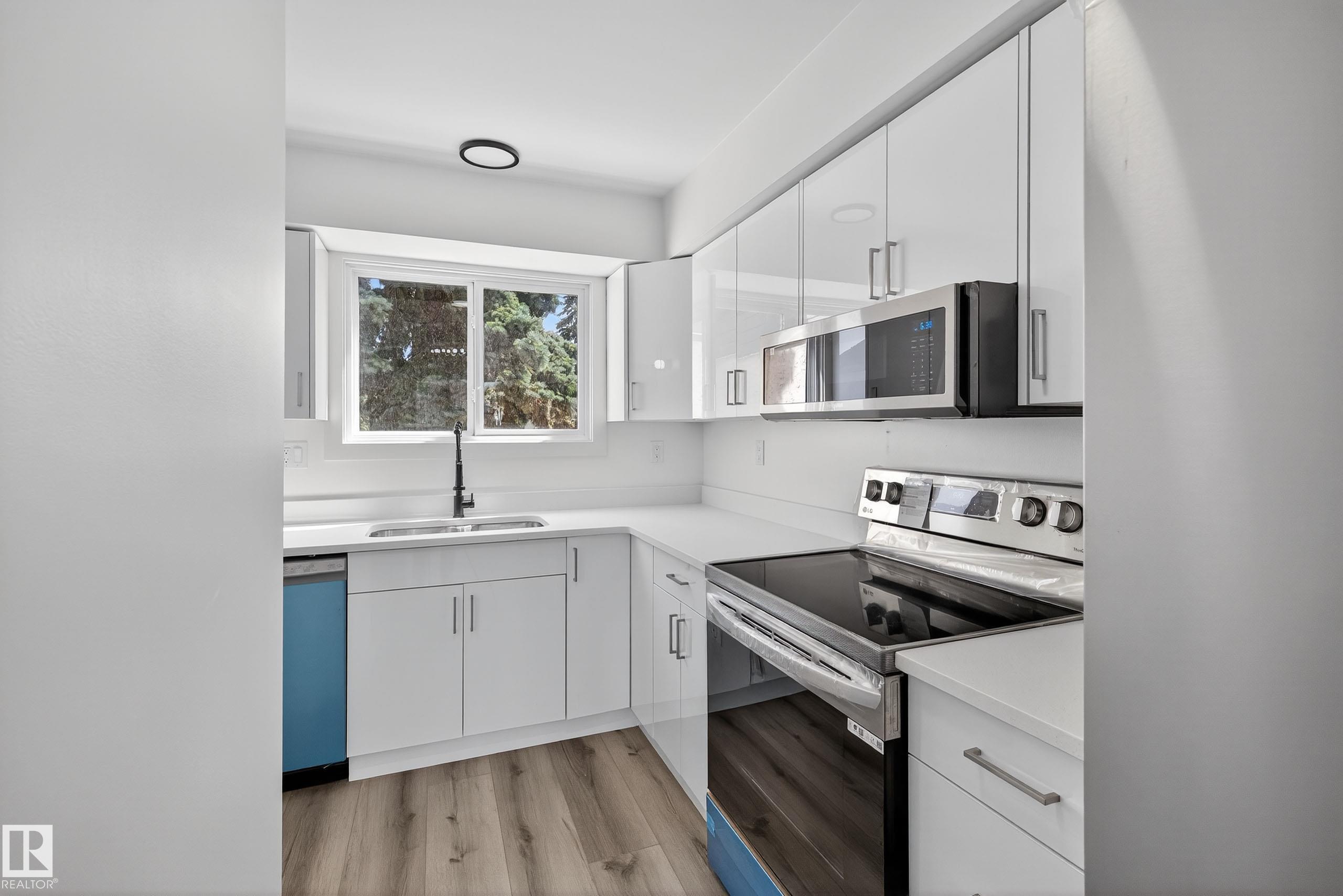 Photo 8 at 17136 100 Street NW, Baturyn, Edmonton