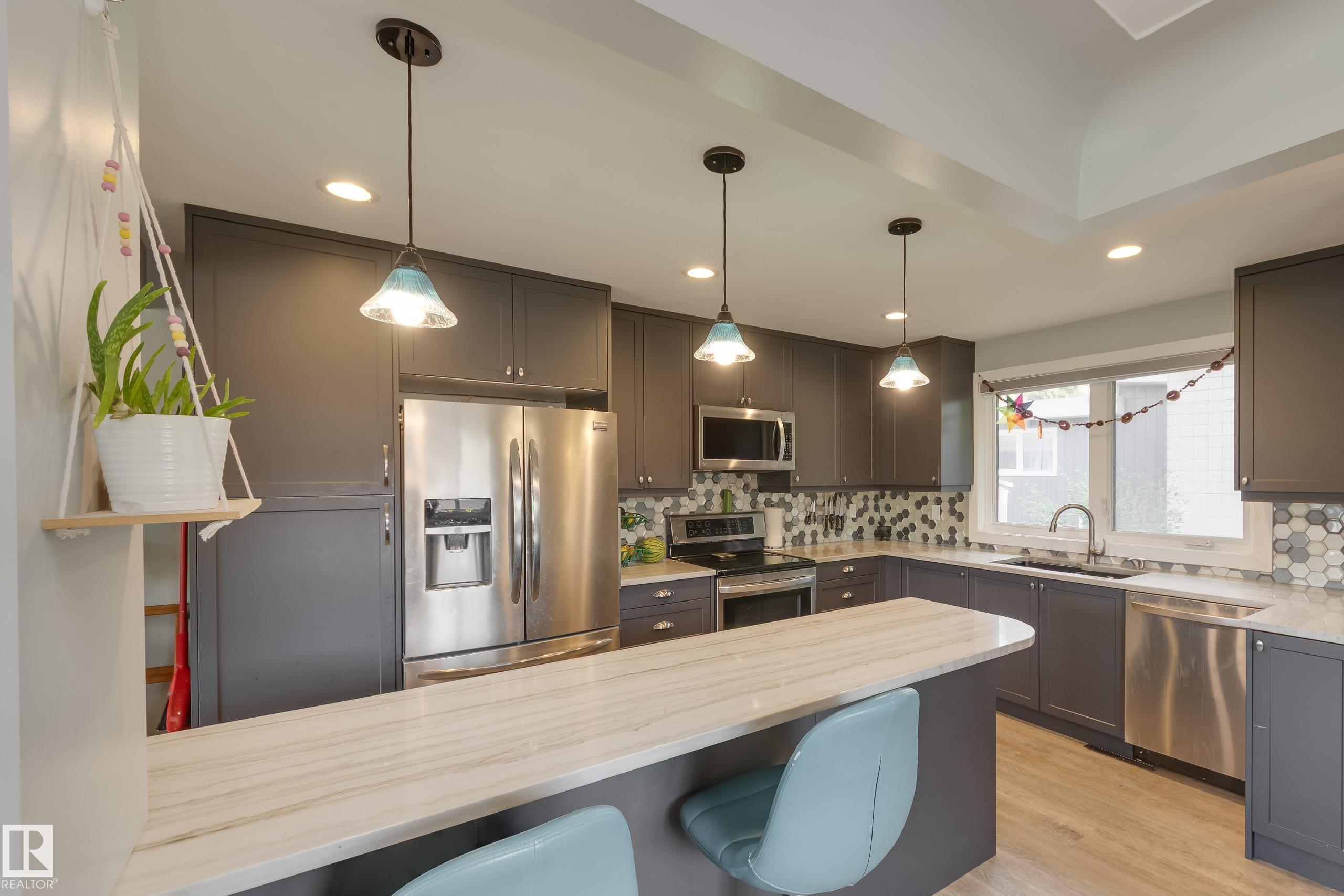 7107 96b Avenue NW, Ottewell, Edmonton 