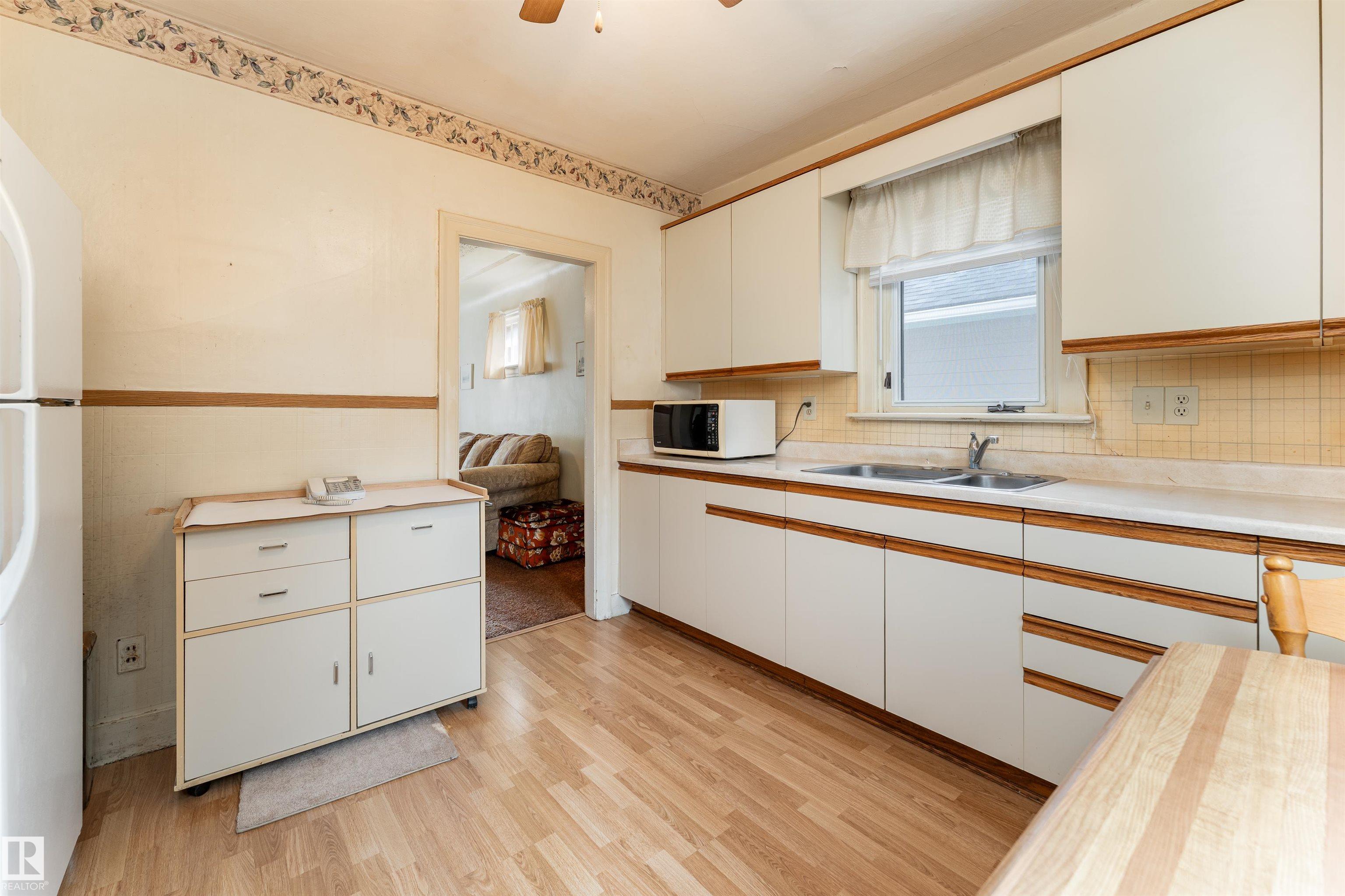 11438 65 Street NW, Highlands, Edmonton 