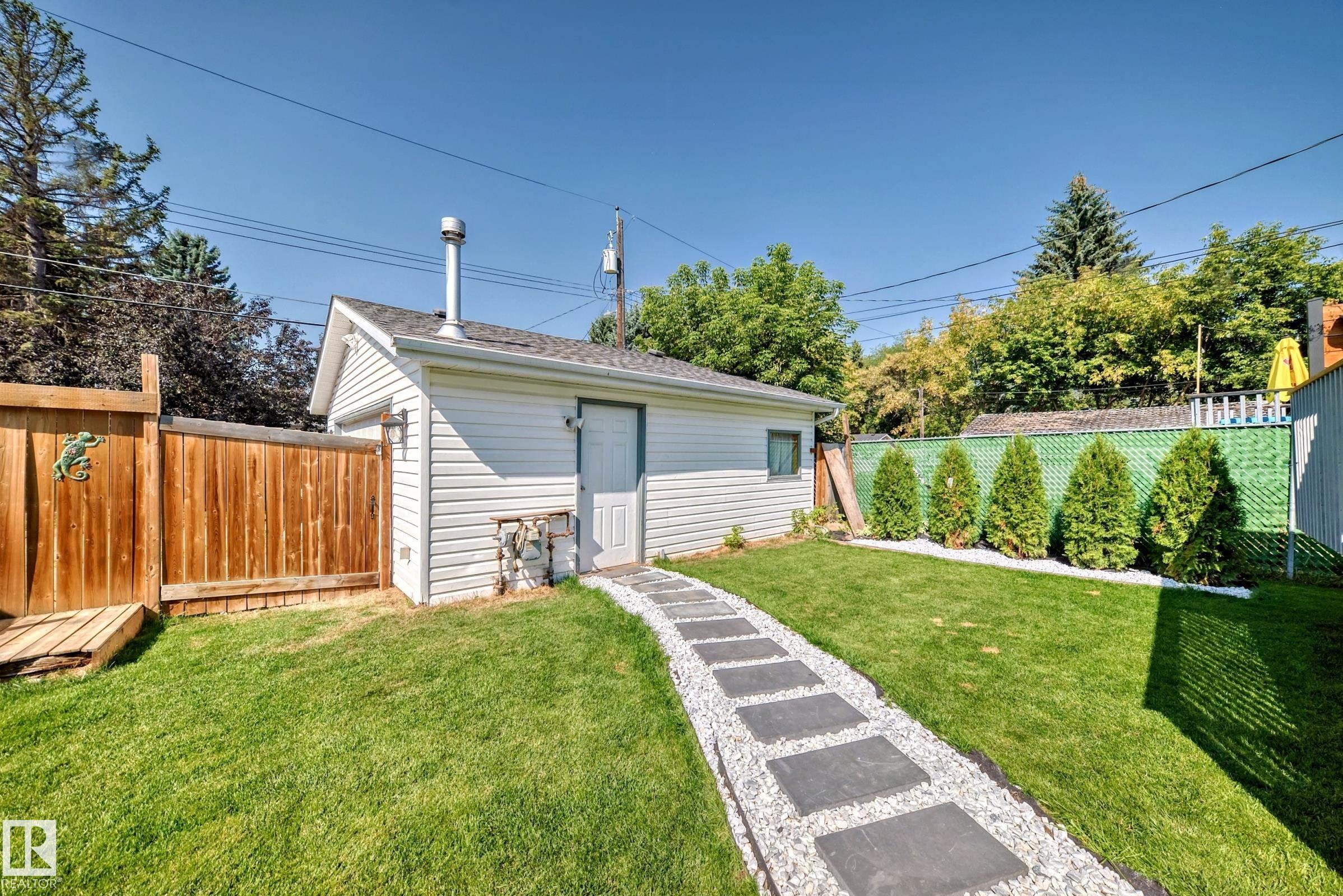 Photo 9 at 9012 142 Street NW, Parkview, Edmonton