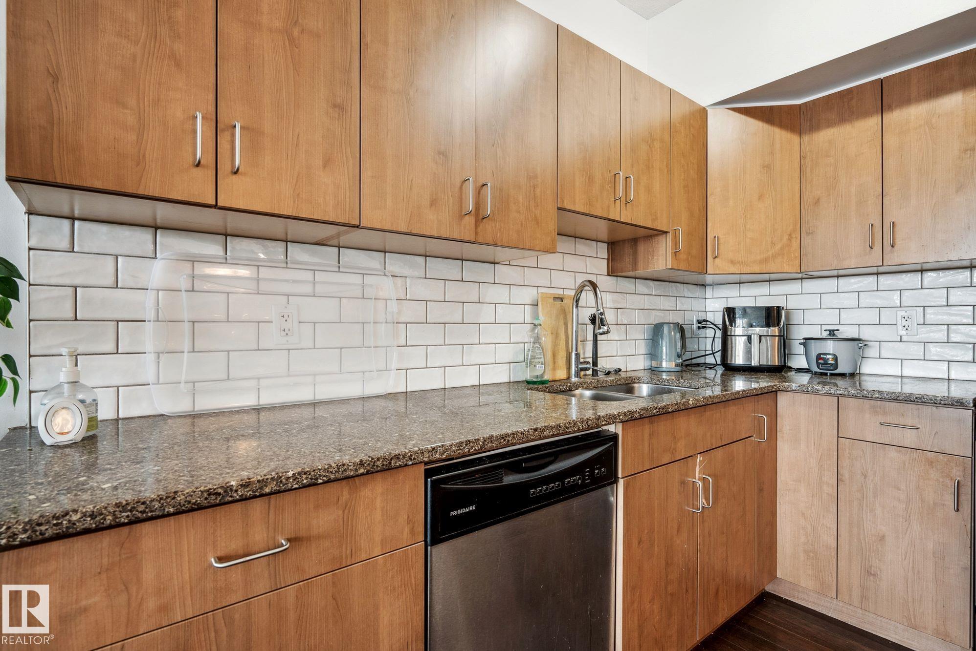Photo 7 at 209 - 10518 113 Street NW, Queen Mary Park, Edmonton