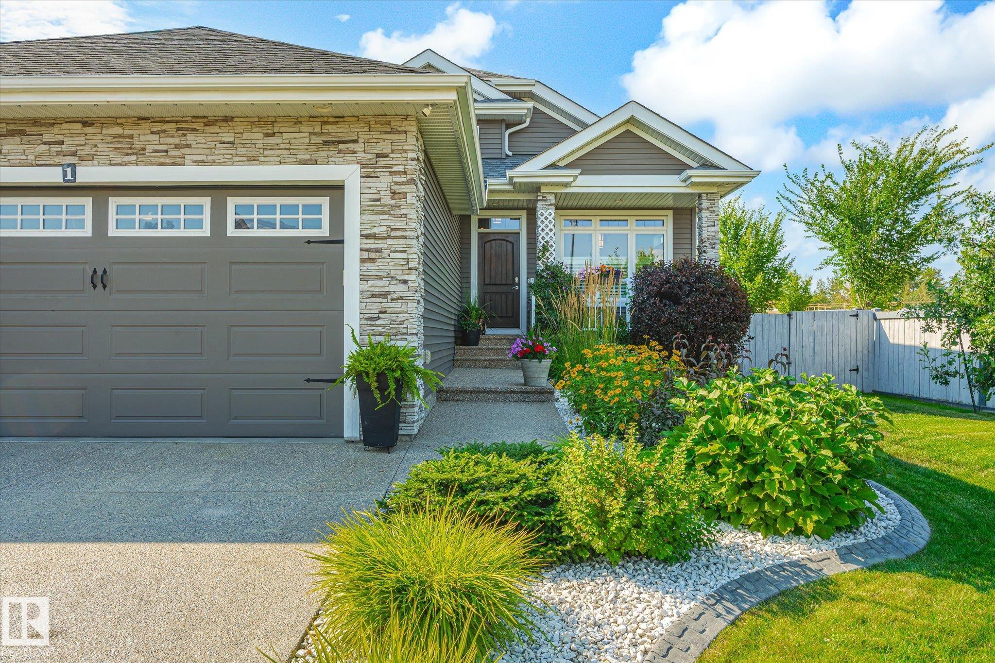 Photo 2 at 1 Lincoln Gate, Stoneshire, Spruce Grove