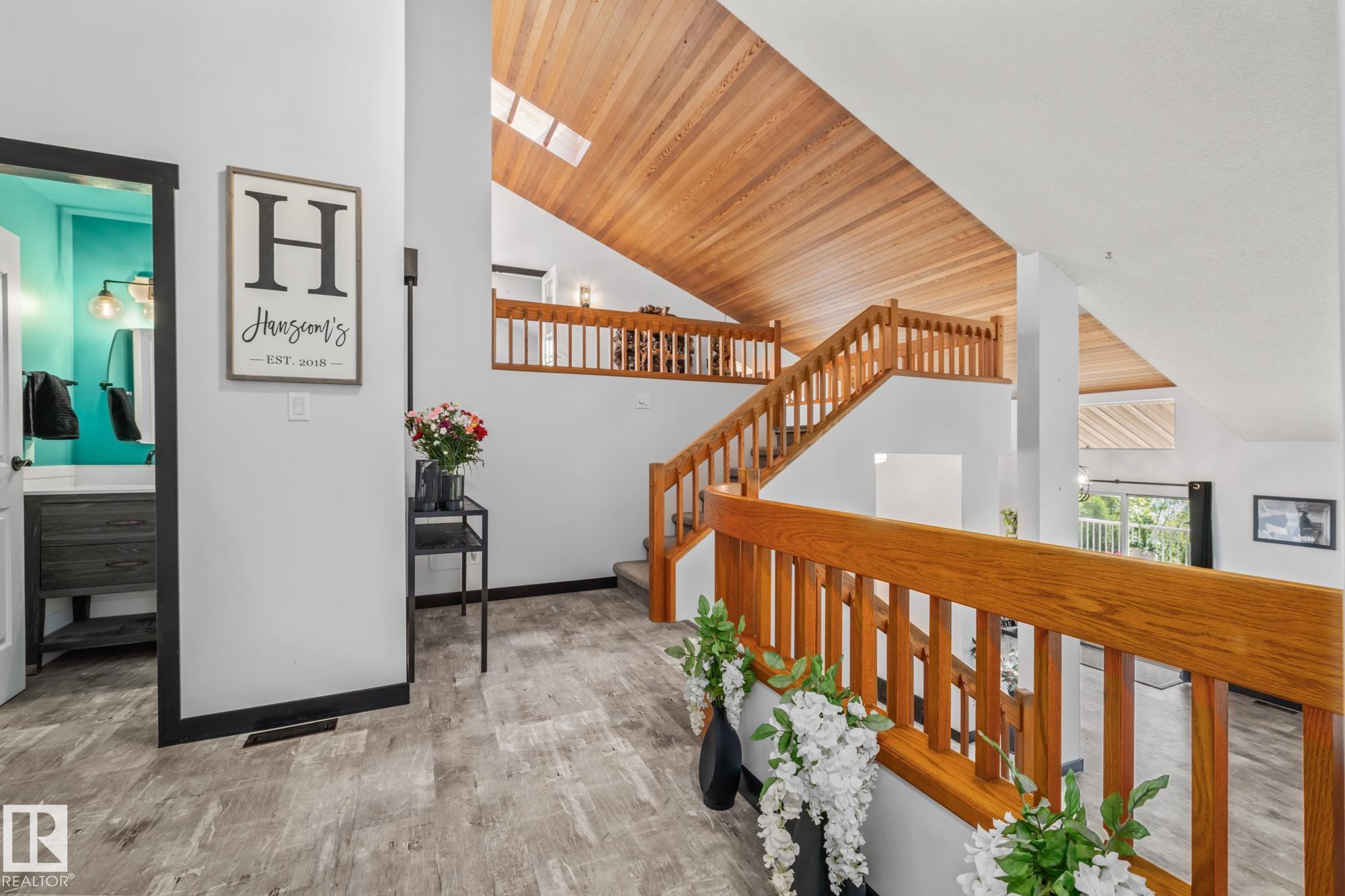Photo 2 at 19 - 53117 Rge Road 14, Valaspen Place, Rural Parkland County