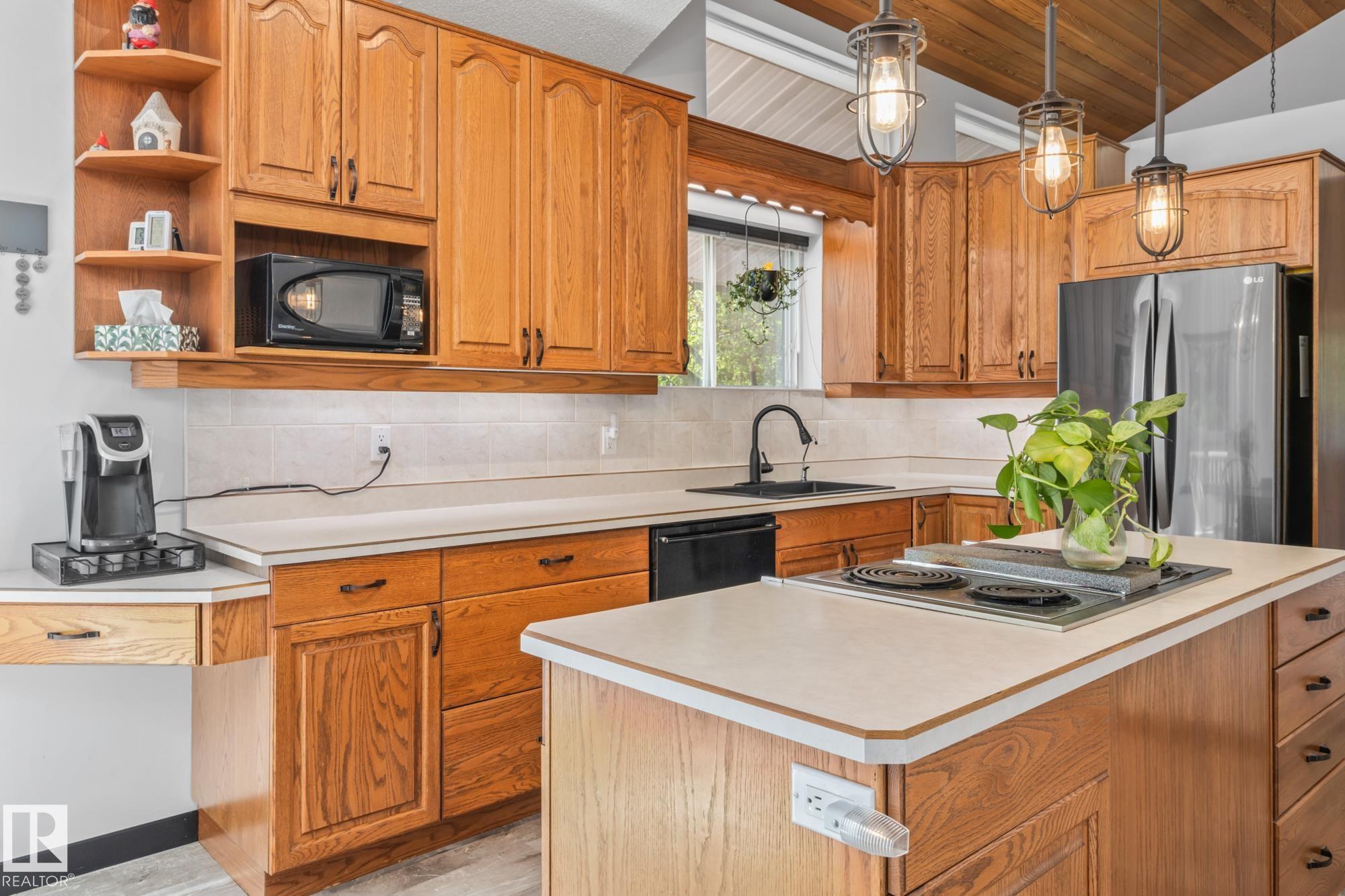 Photo 12 at 19 - 53117 Rge Road 14, Valaspen Place, Rural Parkland County