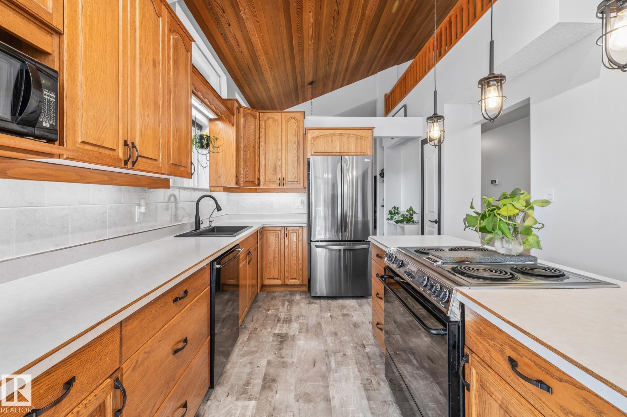 Photo 14 at 19 - 53117 Rge Road 14, Valaspen Place, Rural Parkland County