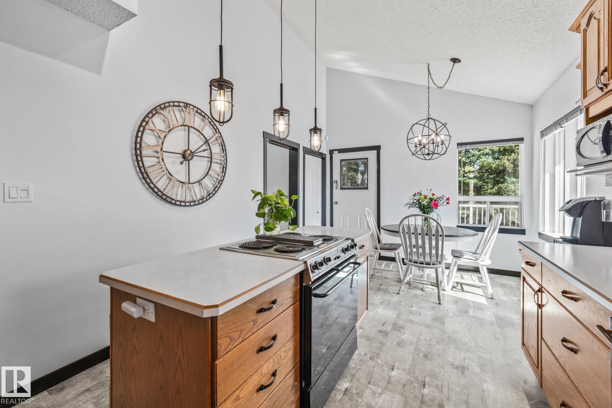 Photo 15 at 19 - 53117 Rge Road 14, Valaspen Place, Rural Parkland County