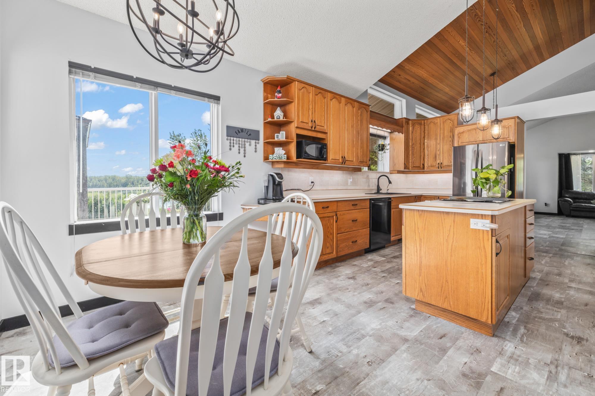 Photo 17 at 19 - 53117 Rge Road 14, Valaspen Place, Rural Parkland County