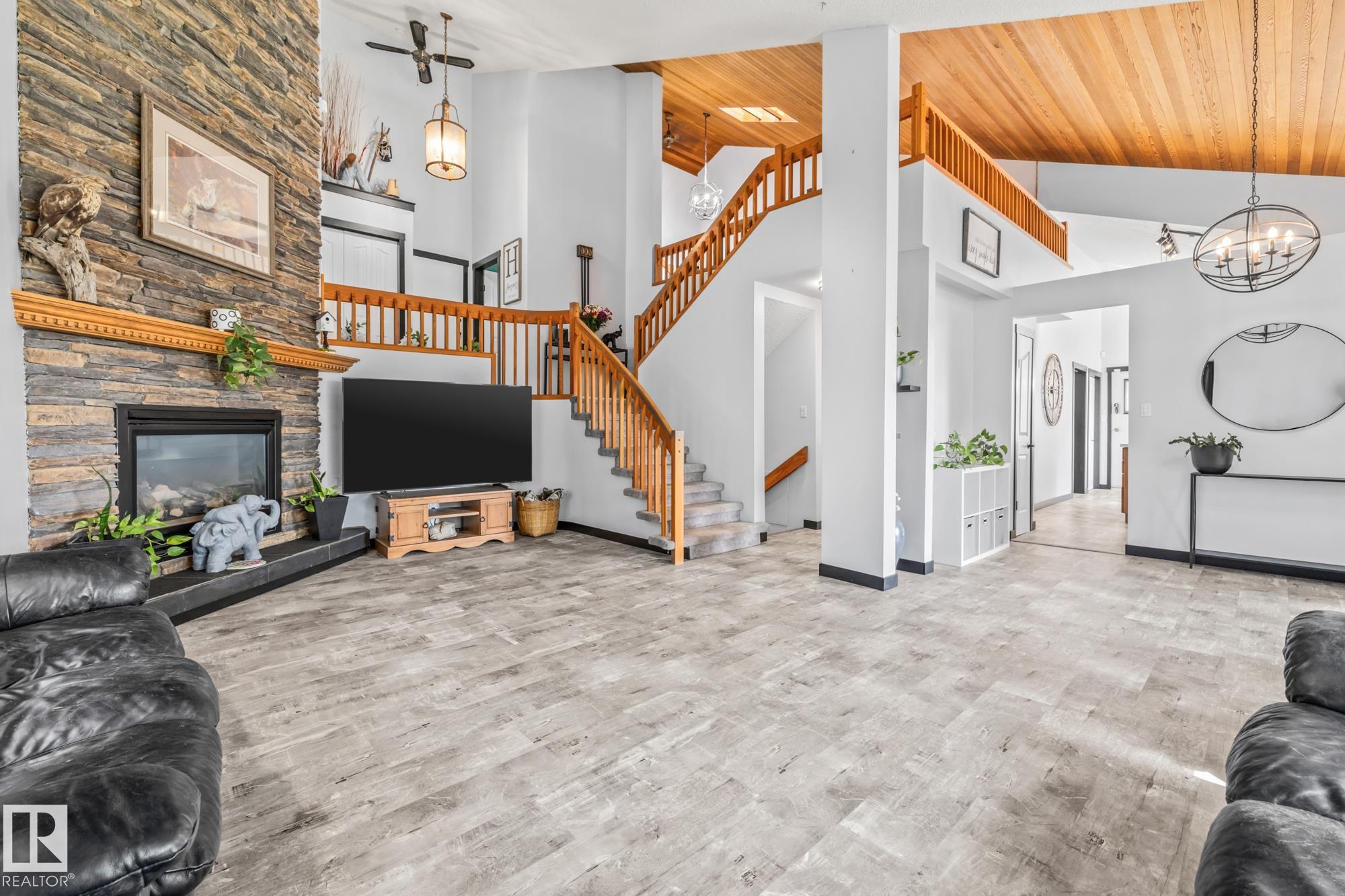Photo 4 at 19 - 53117 Rge Road 14, Valaspen Place, Rural Parkland County