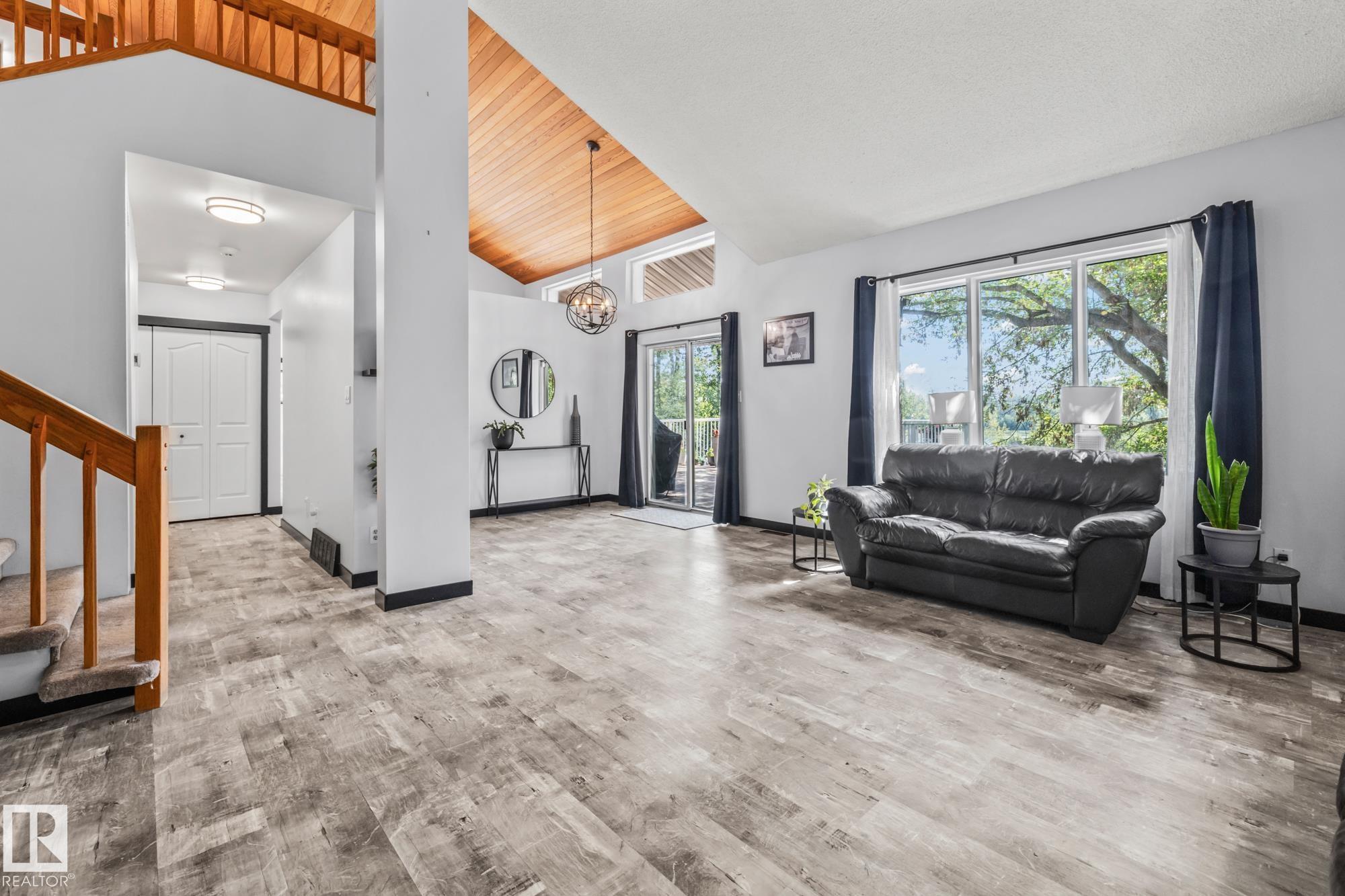 Photo 5 at 19 - 53117 Rge Road 14, Valaspen Place, Rural Parkland County