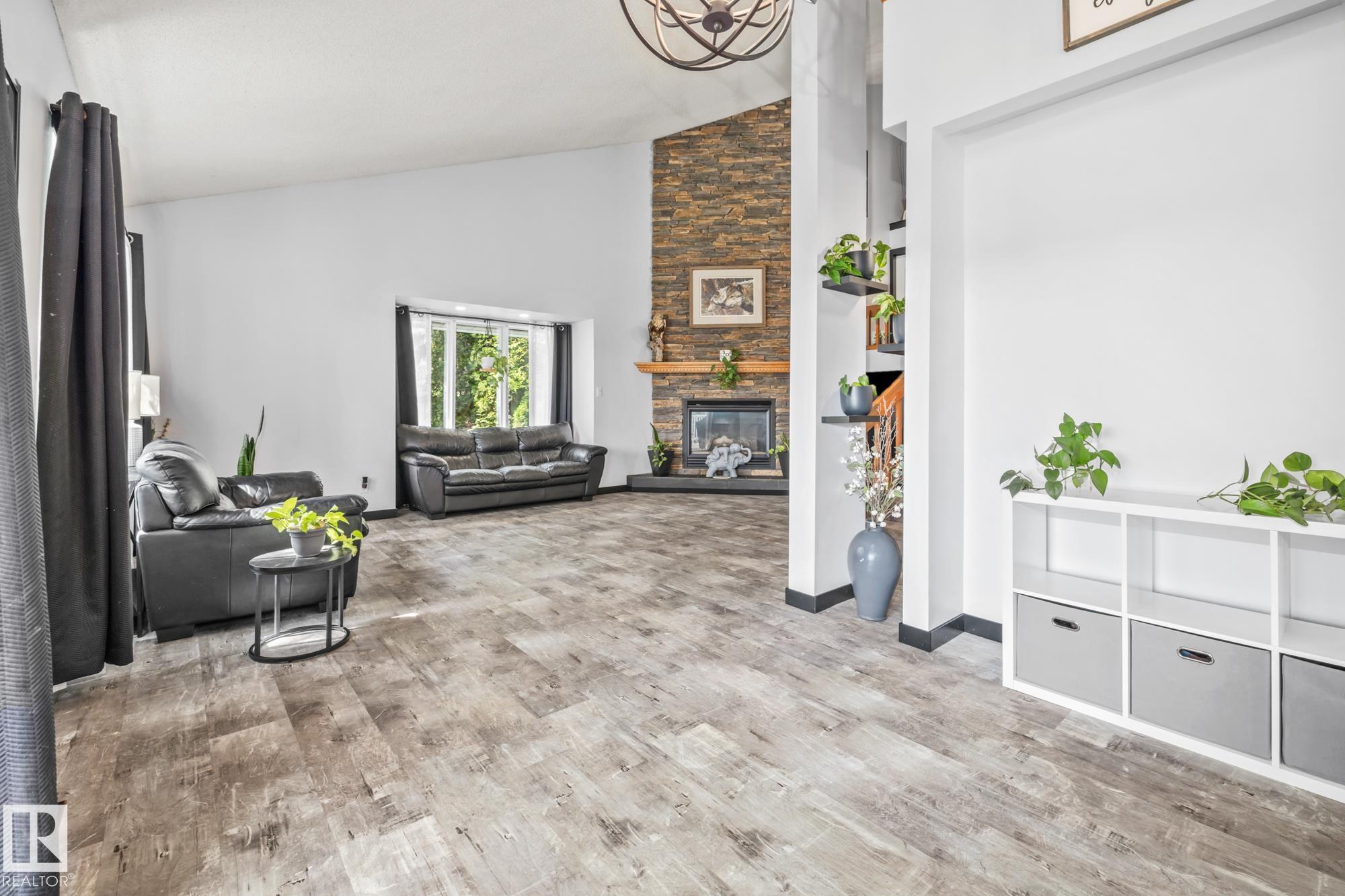 Photo 9 at 19 - 53117 Rge Road 14, Valaspen Place, Rural Parkland County