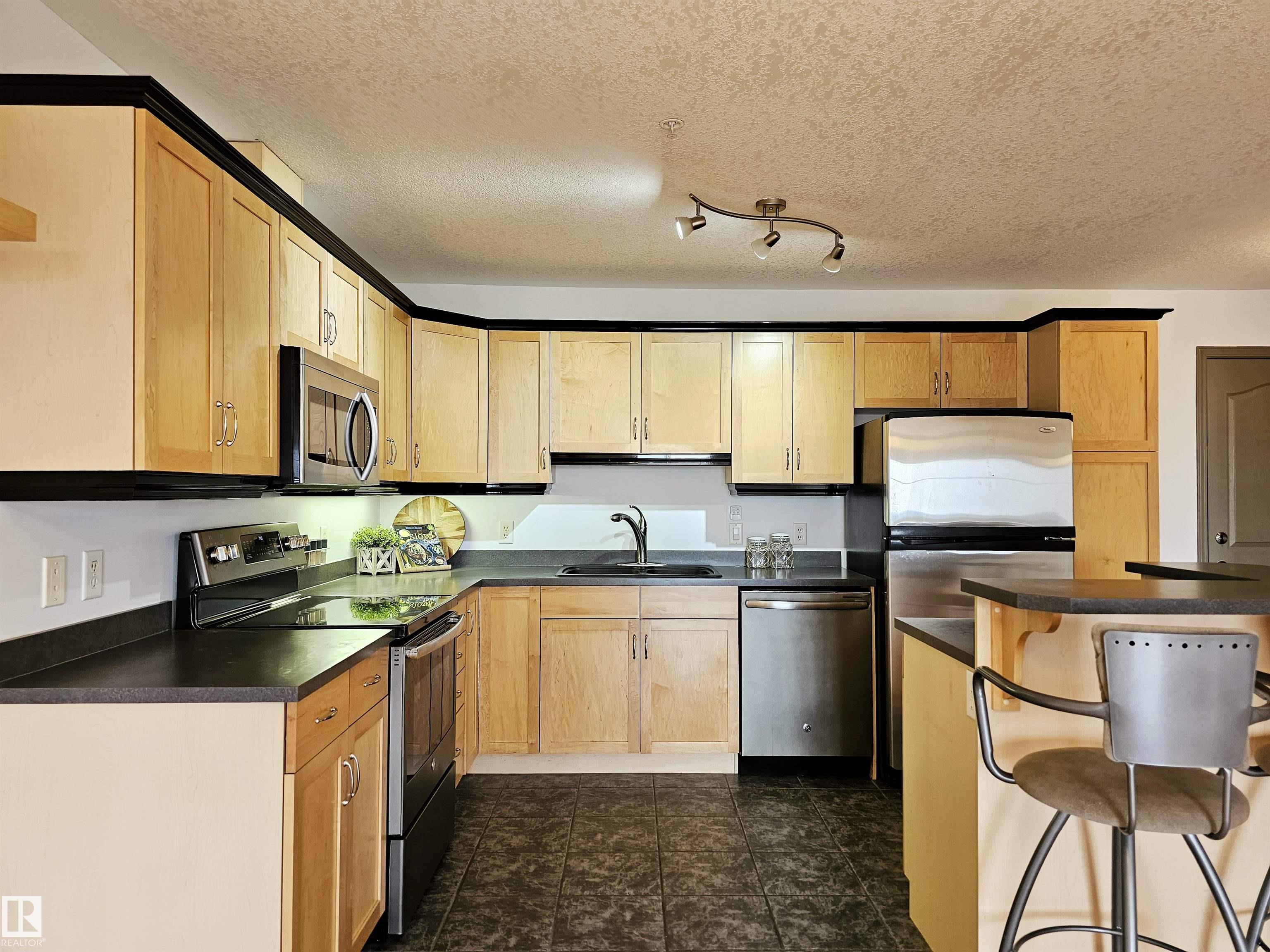 Photo 11 at 429 - 78A Mckenney Avenue, Mission, St. Albert
