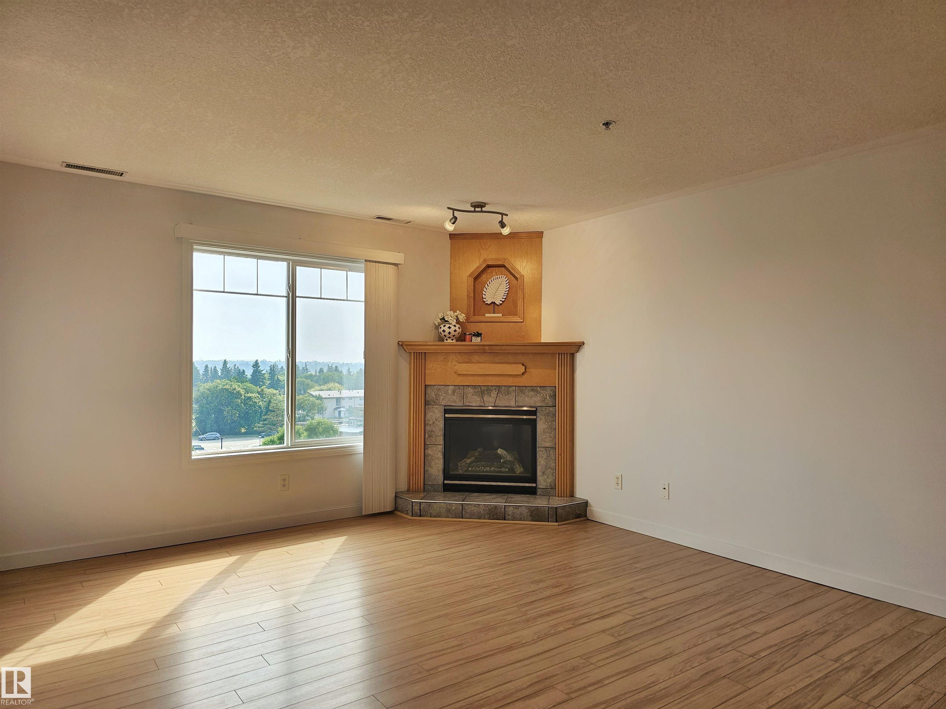 Photo 14 at 429 - 78A Mckenney Avenue, Mission, St. Albert