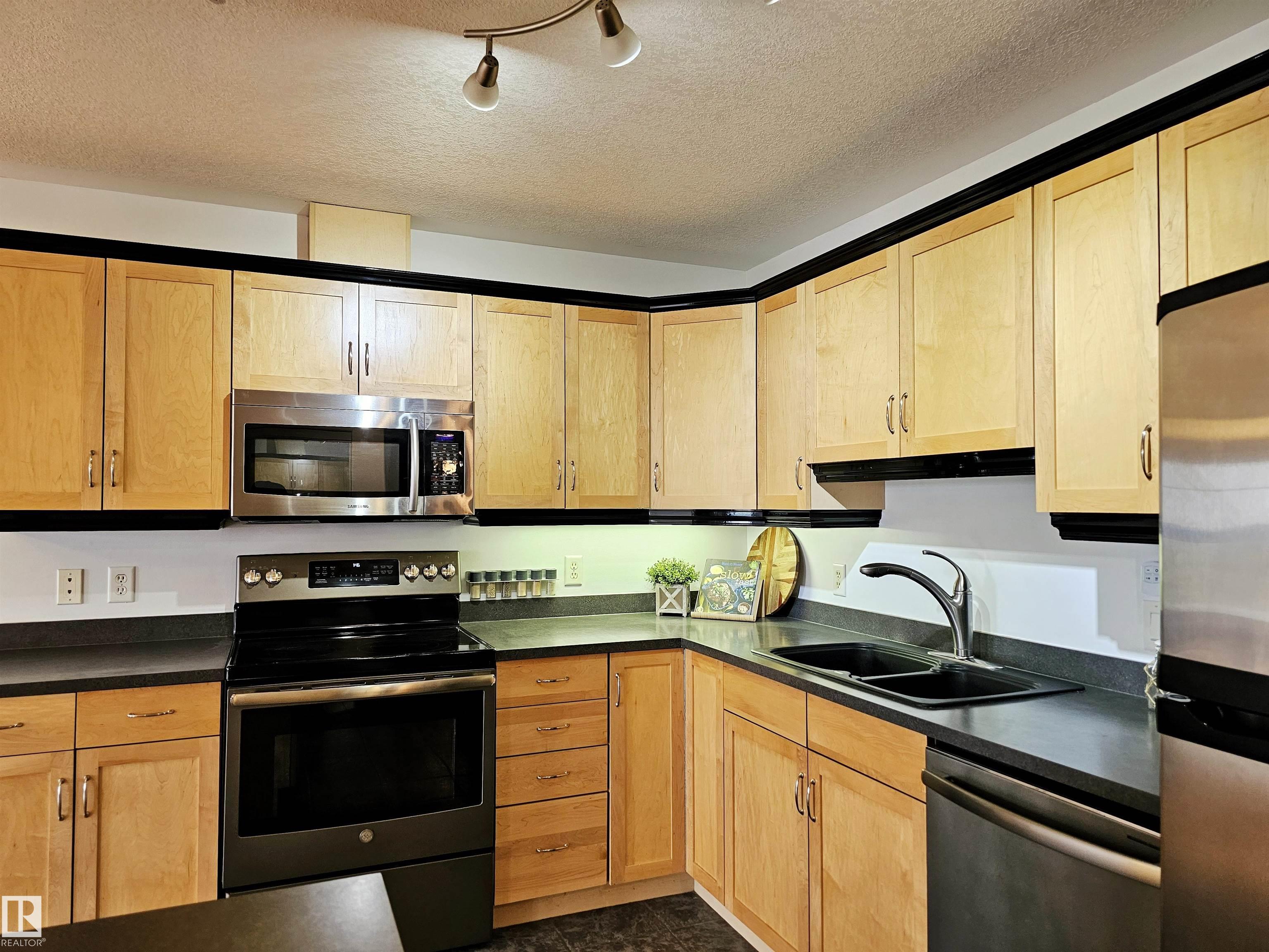 Photo 9 at 429 - 78A Mckenney Avenue, Mission, St. Albert