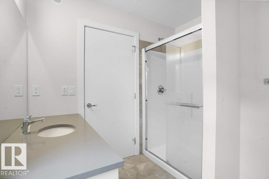 http://cdnparap120.paragonrels.com/ParagonImages/Property/p12/RAE/225369051/49/0/0/5649f3137a032e3dbd7a98e4929af9da/1/dbf83970c621f3d9ab25829d8d5434a9/225369051-8a03e5c1-fa11-4e1c-8483-b2676297125a.JPG