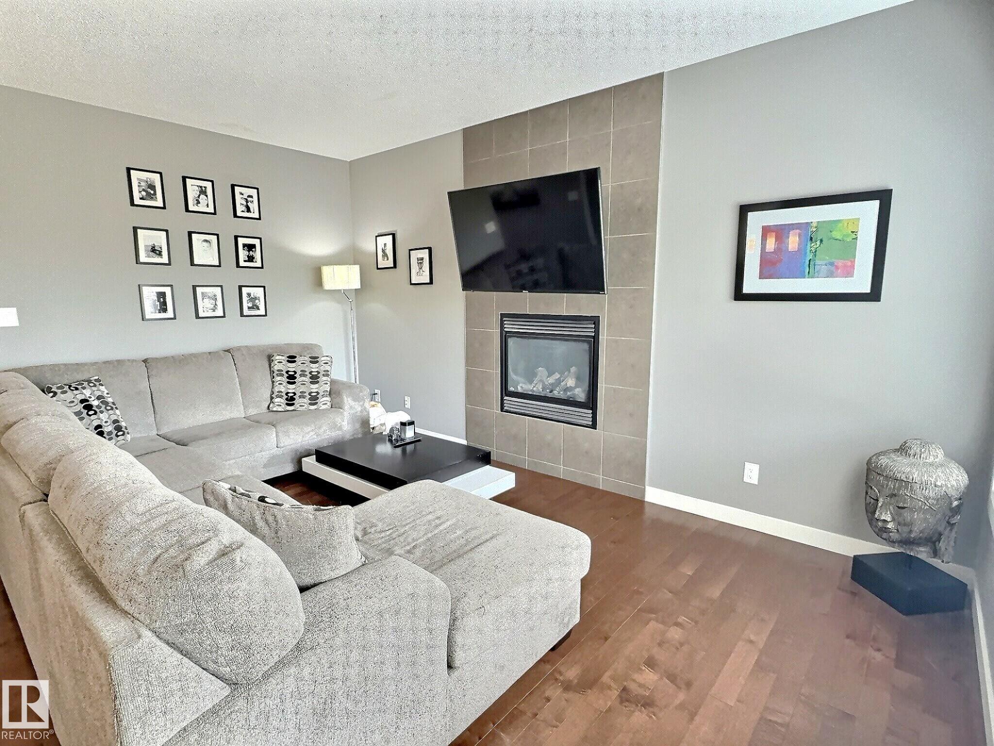 http://cdnparap120.paragonrels.com/ParagonImages/Property/p12/RAE/225369065/6/0/0/25b7127e00bfa22e9e6e144ab0892e0e/1/7462d6f29232926bc38bc0f84609304f/225369065-42dd0b65-f1d7-4ca3-bef8-1ffb2001b4c6.JPG