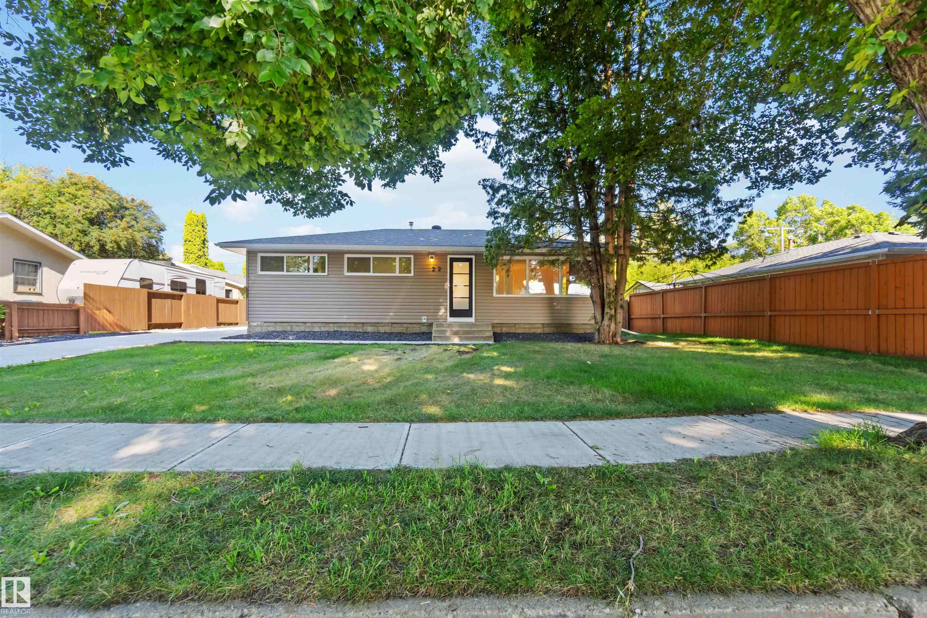 Photo 2 at 22 Sunnyside Crescent, Sturgeon Heights, St. Albert