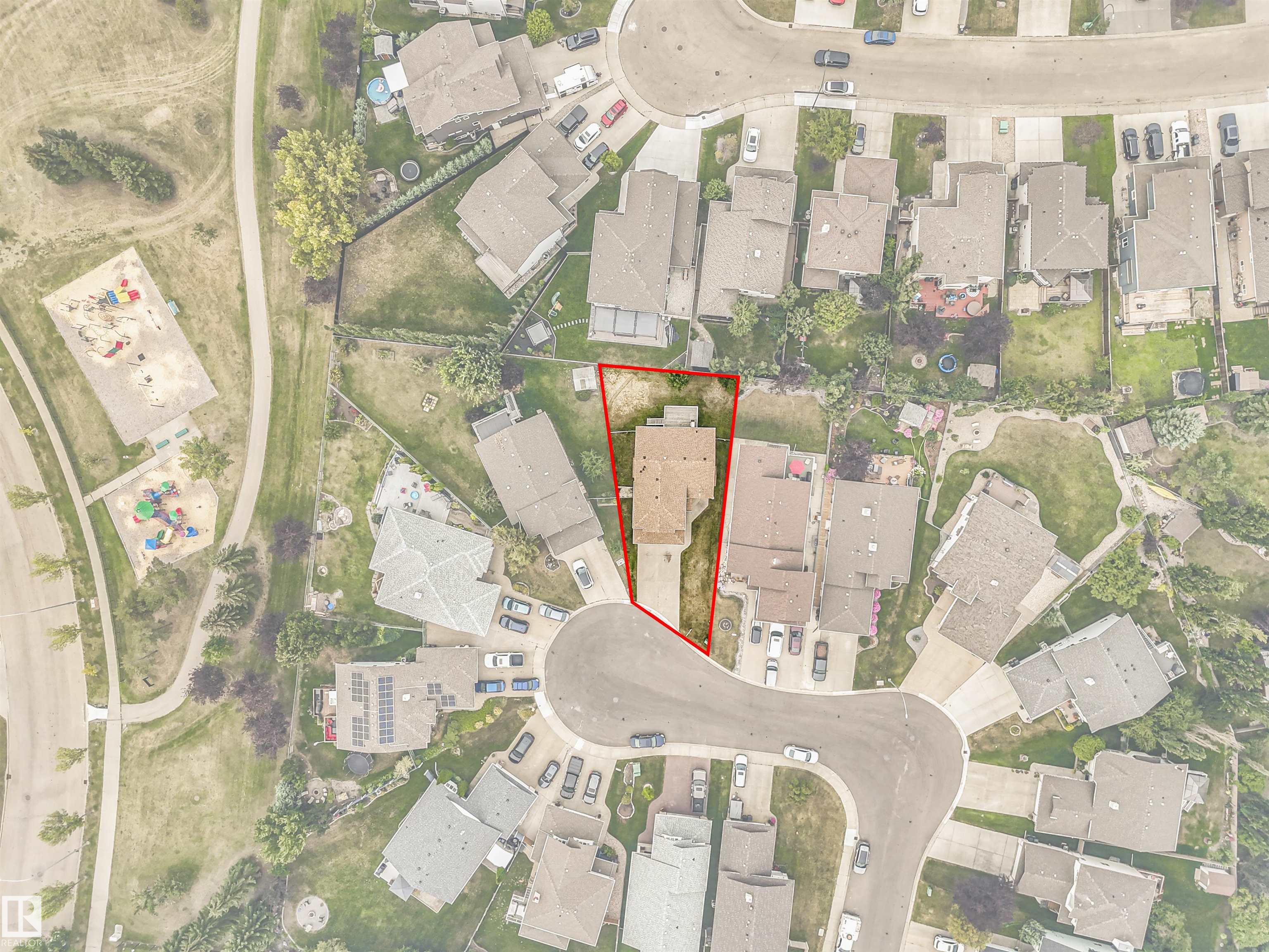Photo 2 at 9 Deerfield Court, Deer Park, Spruce Grove