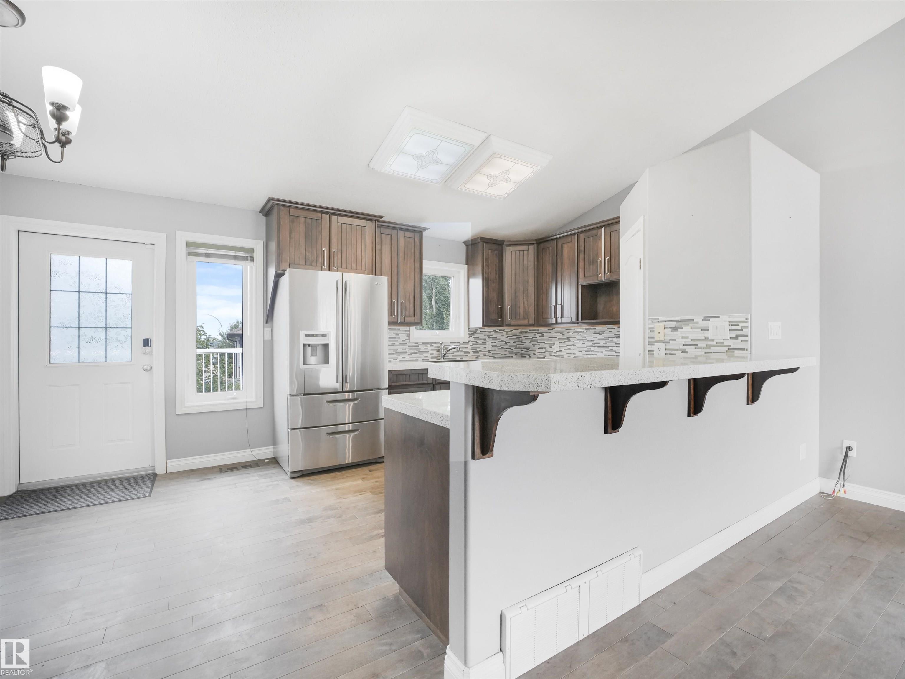 Photo 11 at 9 Deerfield Court, Deer Park, Spruce Grove