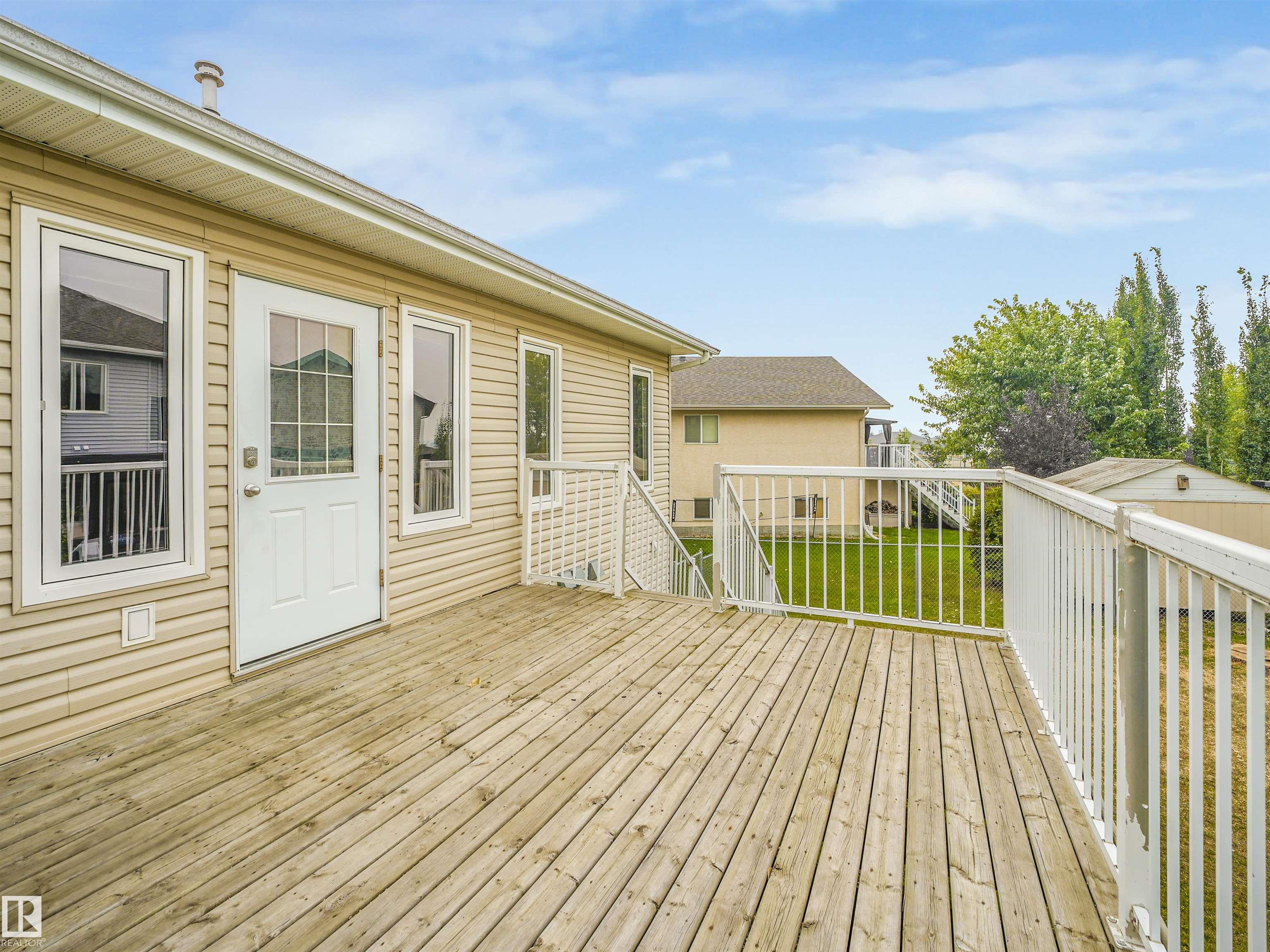 Photo 13 at 9 Deerfield Court, Deer Park, Spruce Grove