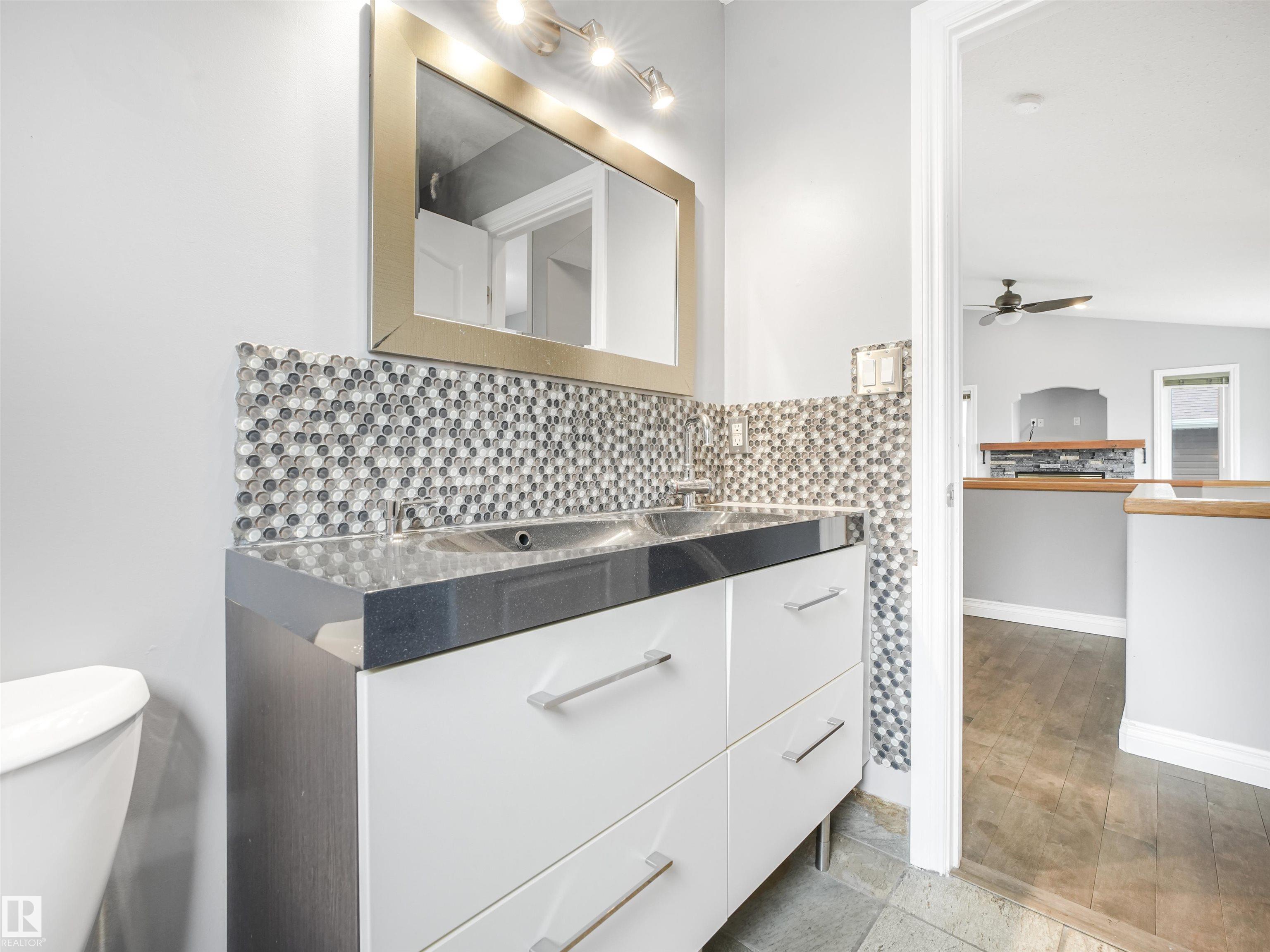 Photo 17 at 9 Deerfield Court, Deer Park, Spruce Grove