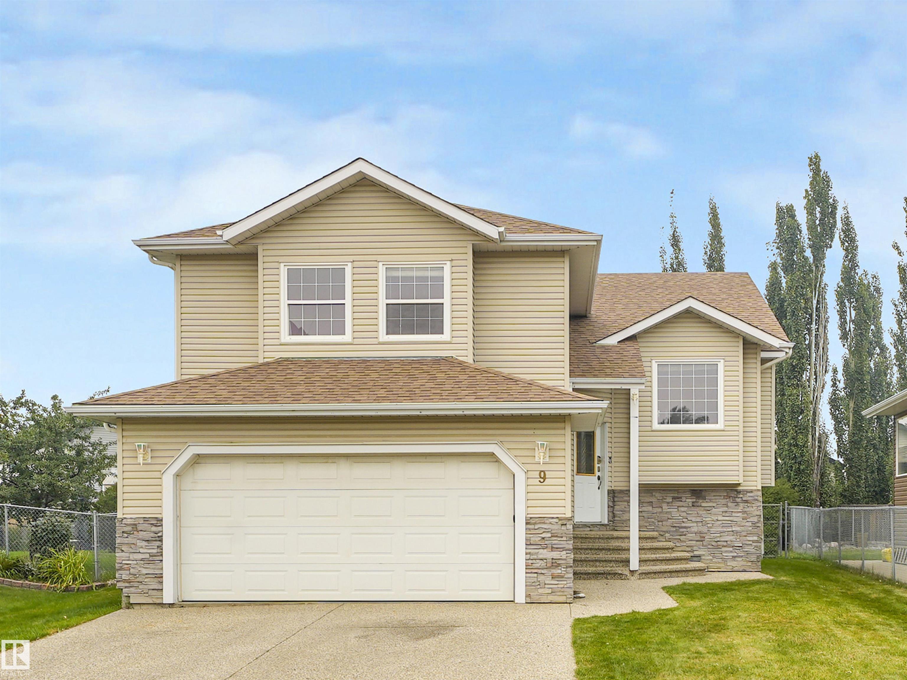 Photo 3 at 9 Deerfield Court, Deer Park, Spruce Grove