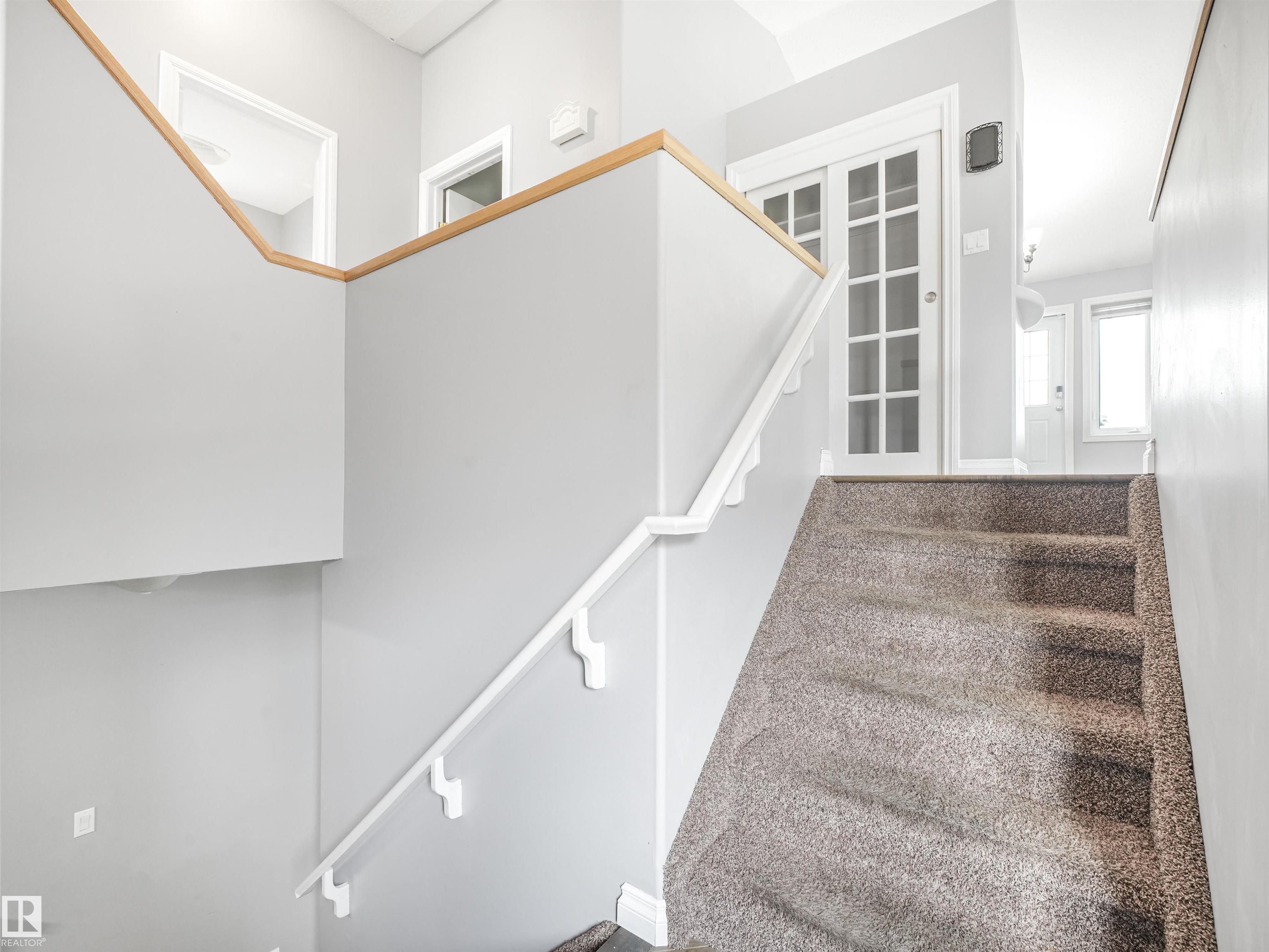 Photo 5 at 9 Deerfield Court, Deer Park, Spruce Grove