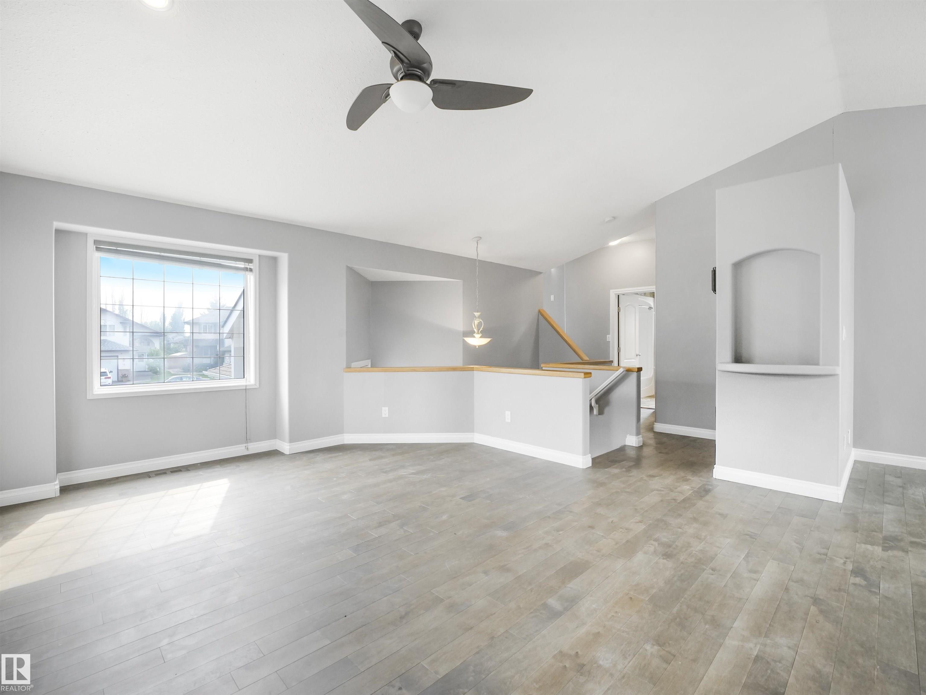 Photo 7 at 9 Deerfield Court, Deer Park, Spruce Grove