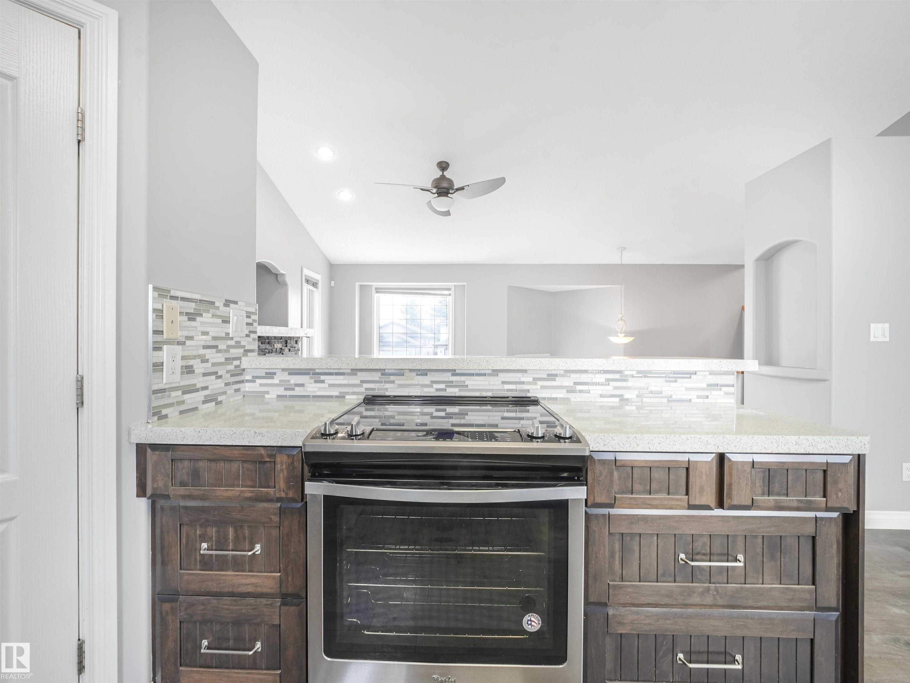 Photo 10 at 9 Deerfield Court, Deer Park, Spruce Grove