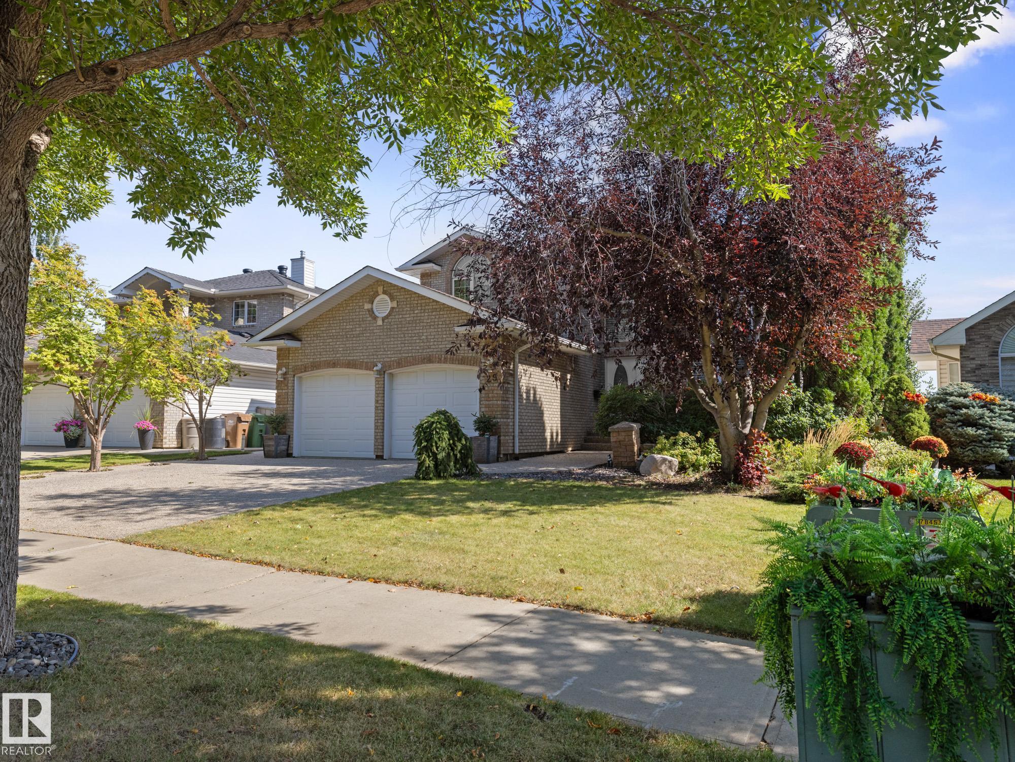 Photo 3 at 29 Oakdale Place, Oakmont, St. Albert