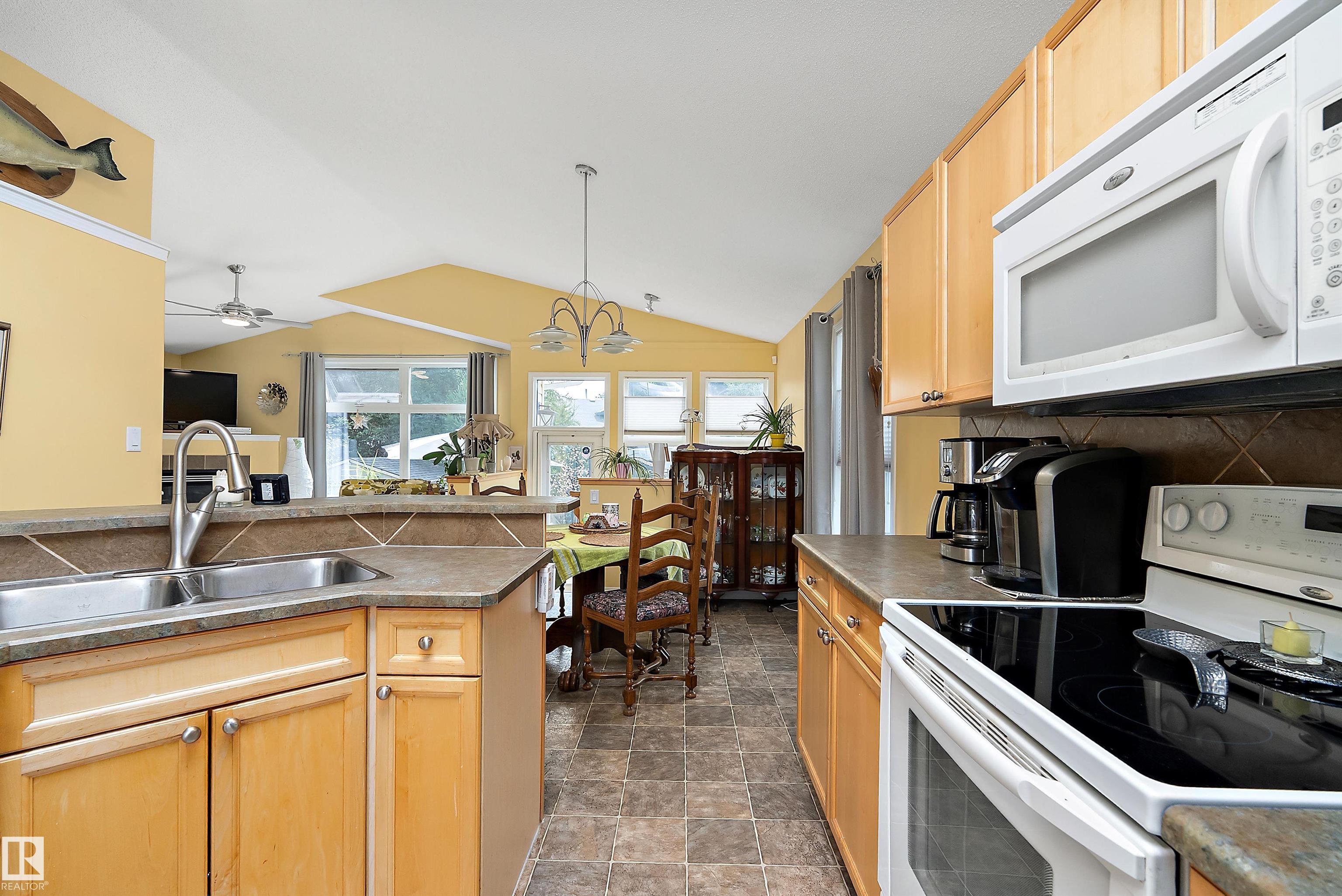 Photo 9 at 9 Ashgrove Drive, Aspen Glen, Spruce Grove