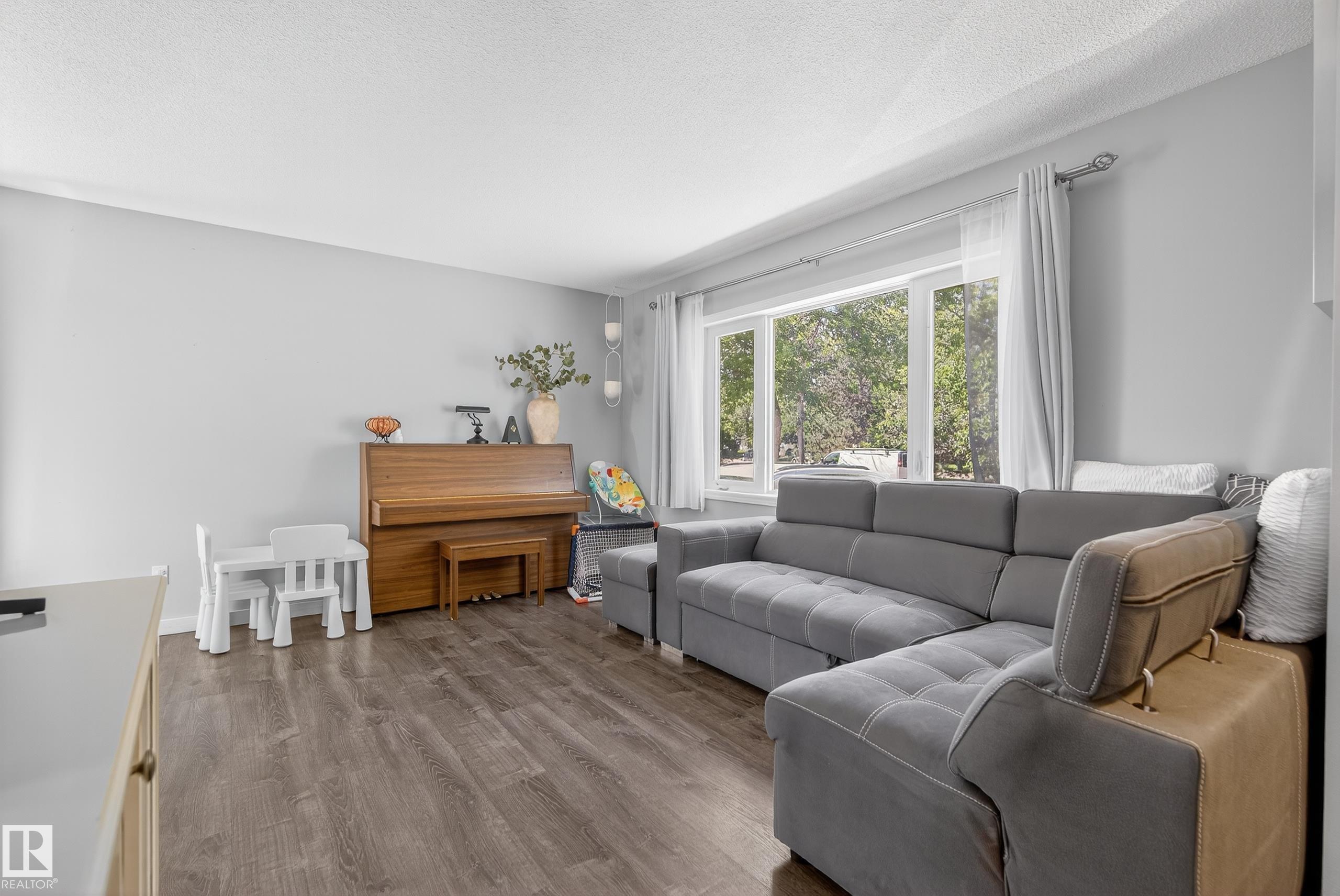 Photo 4 at 8937 92 Avenue, Pineview Fort Sask., Fort Saskatchewan
