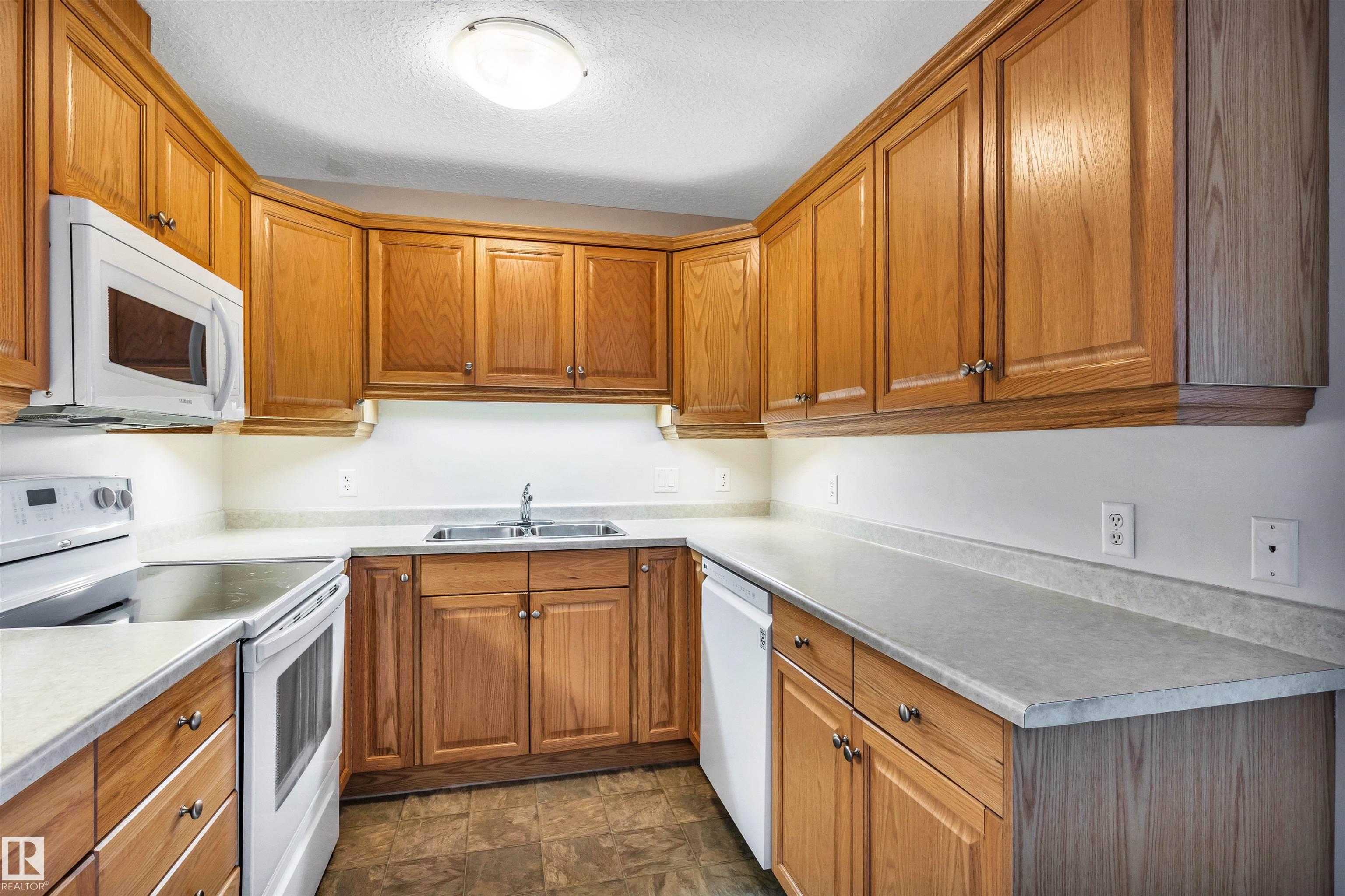 Photo 21 at 441 - 78B Mckenney Avenue, Mission, St. Albert