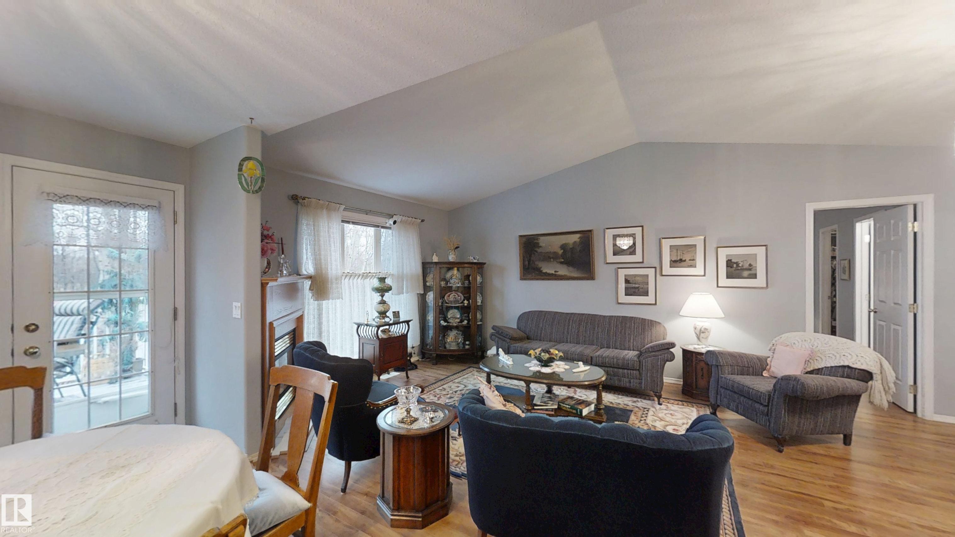 Photo 14 at 208 Ravine villa(s), Bridgeport, Leduc