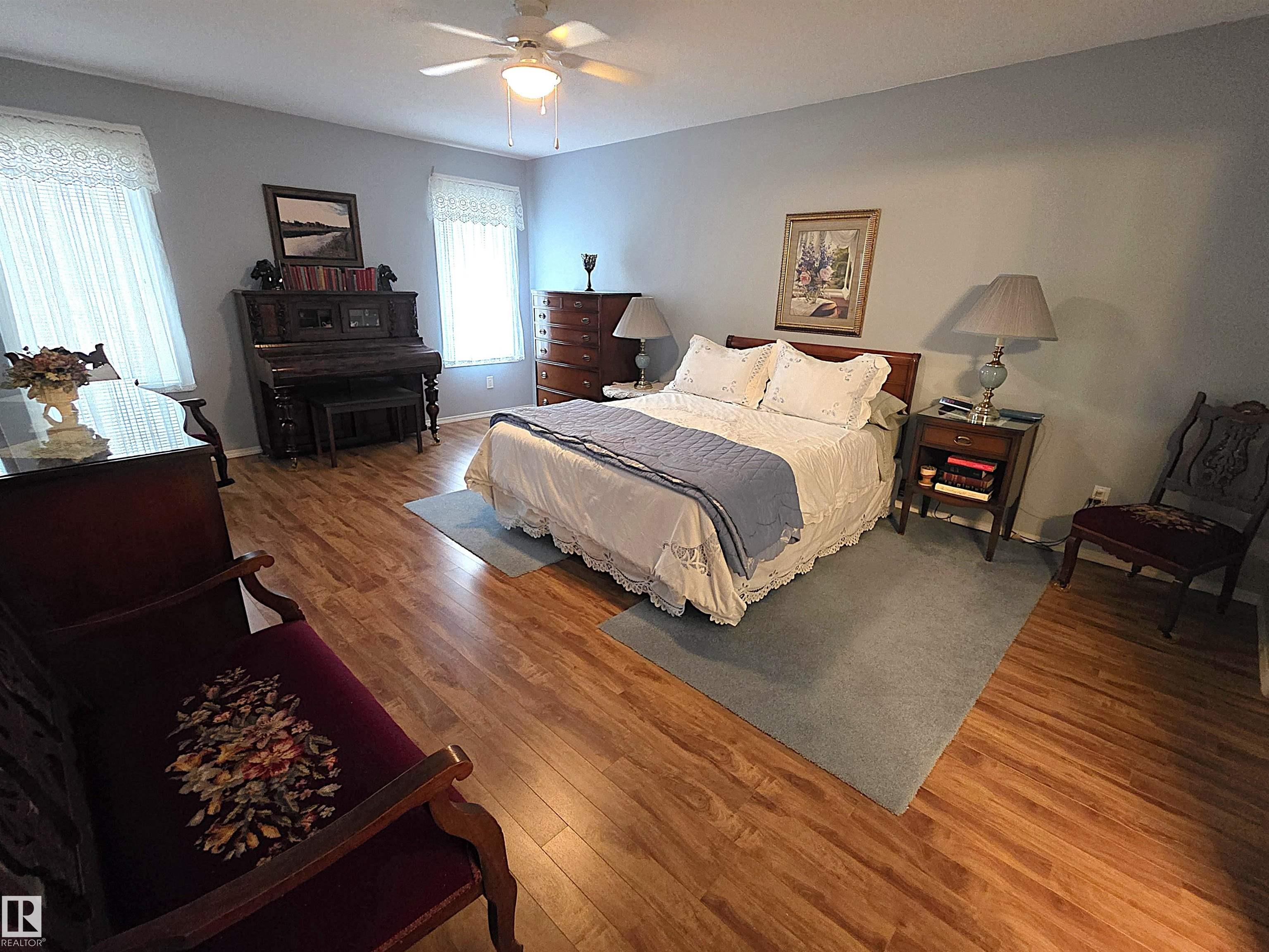 Photo 17 at 208 Ravine villa(s), Bridgeport, Leduc