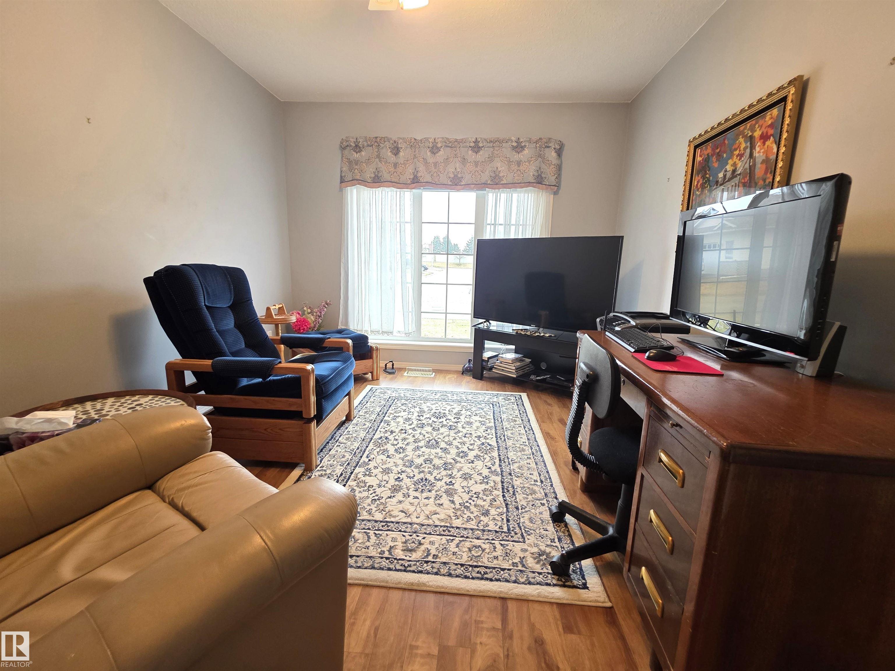 Photo 19 at 208 Ravine villa(s), Bridgeport, Leduc
