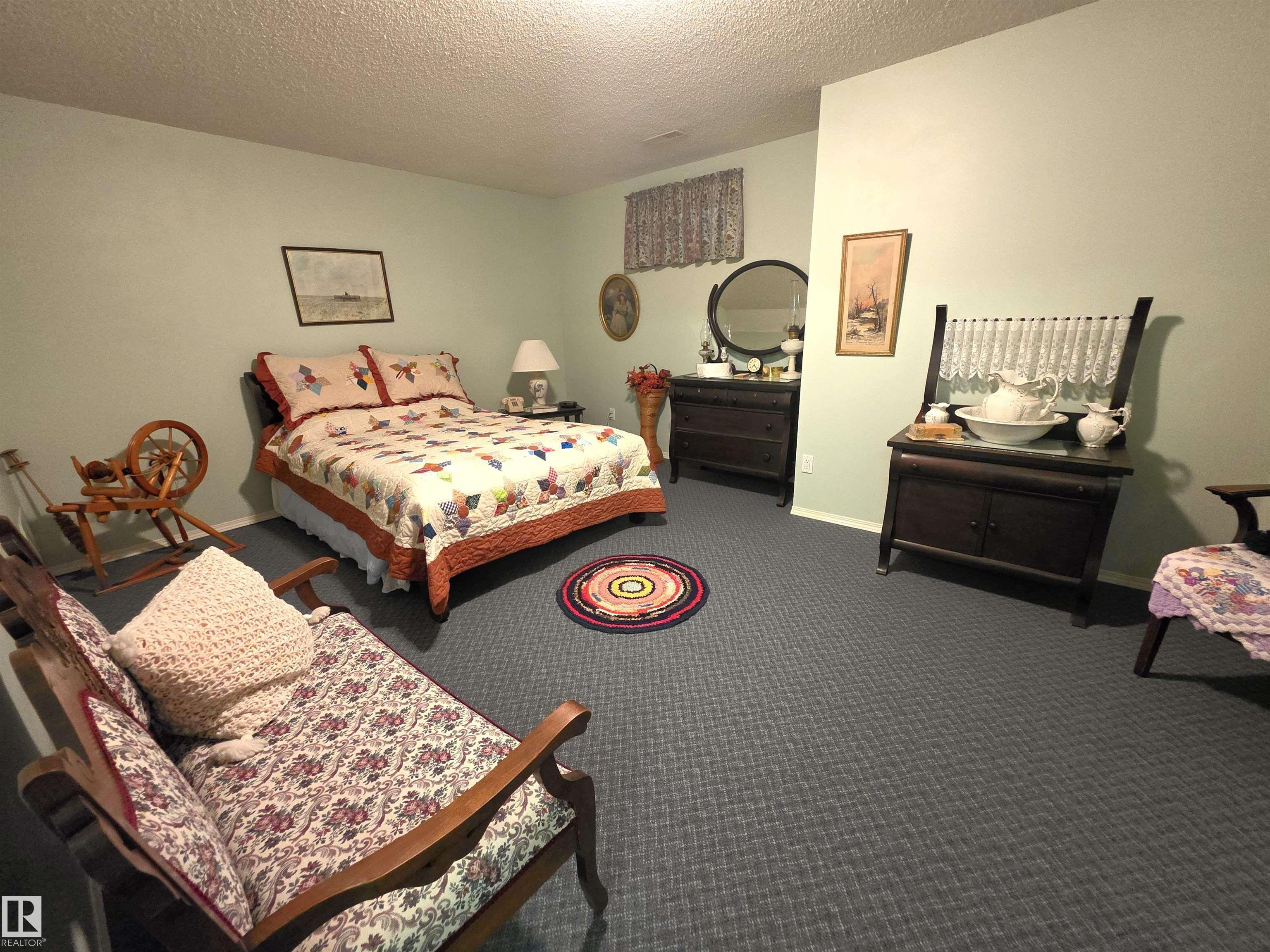 Photo 23 at 208 Ravine villa(s), Bridgeport, Leduc