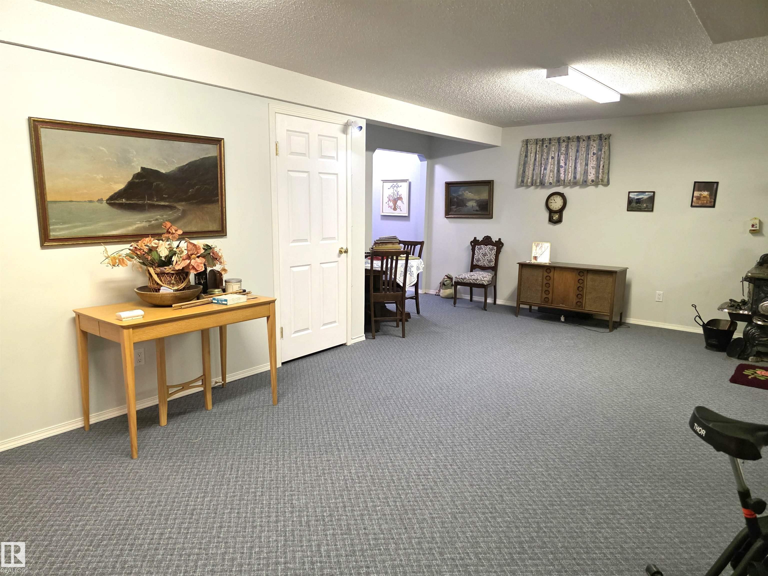 Photo 28 at 208 Ravine villa(s), Bridgeport, Leduc