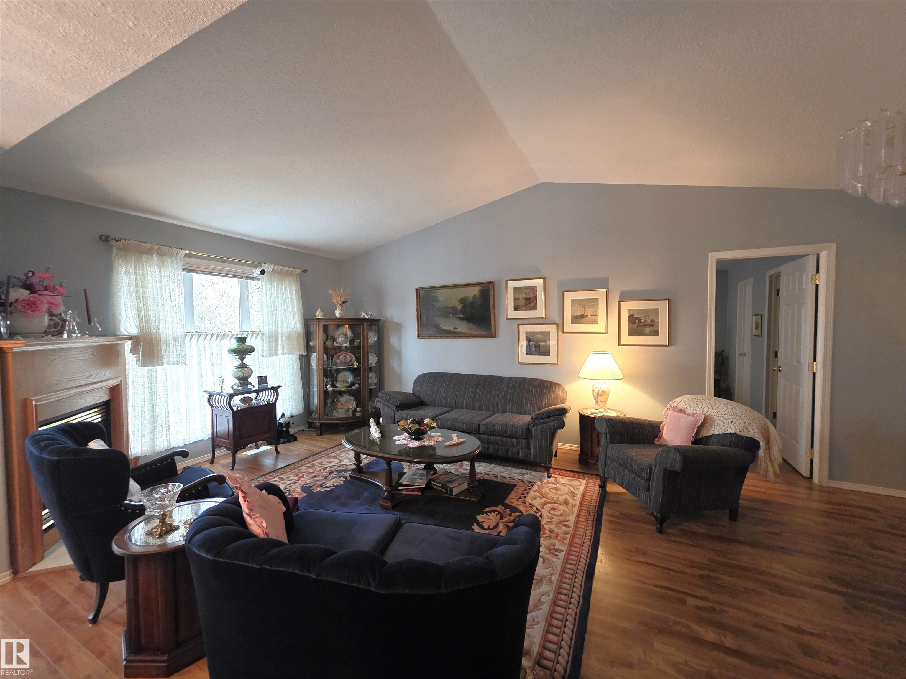 Photo 7 at 208 Ravine villa(s), Bridgeport, Leduc