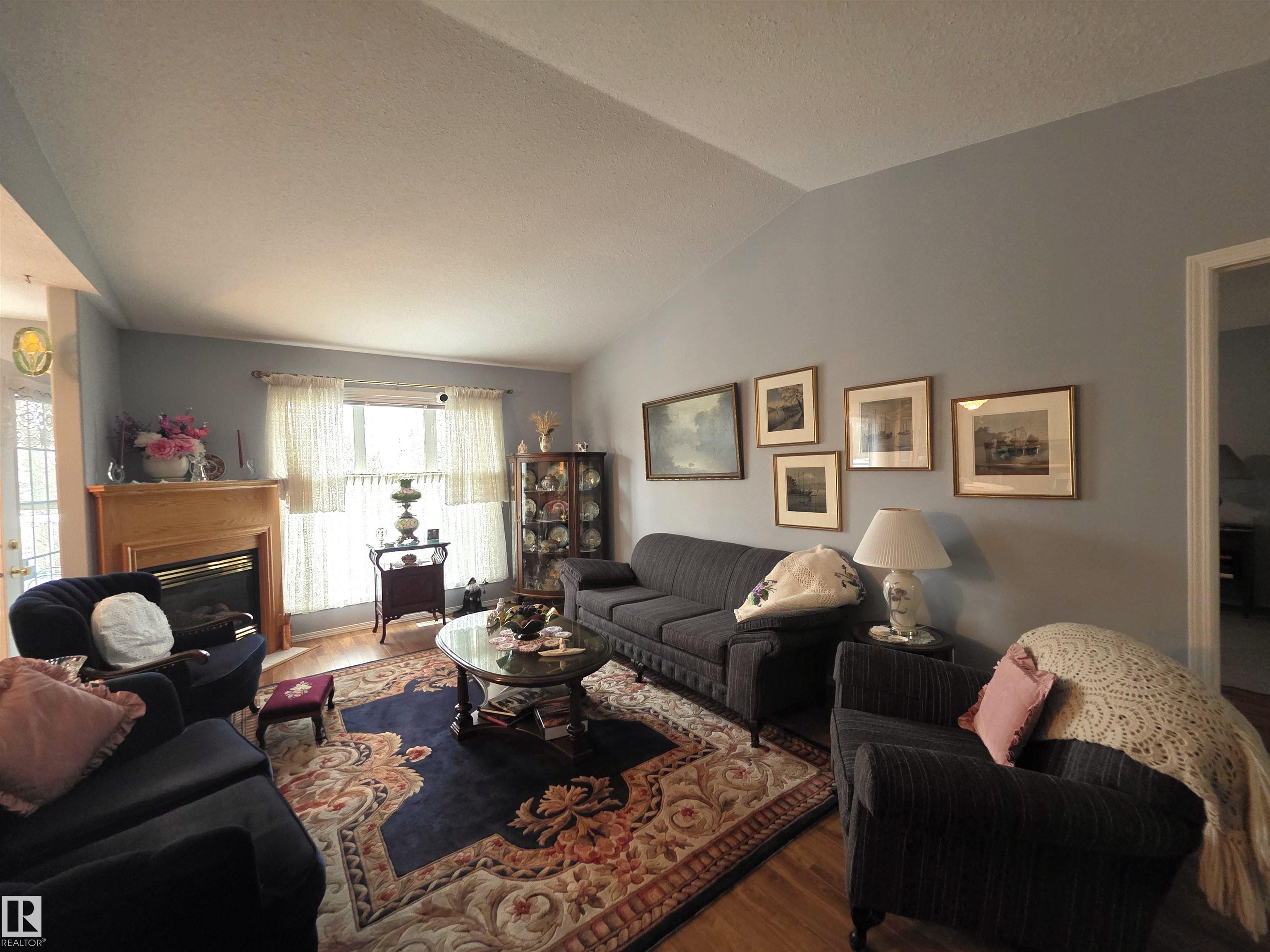 Photo 9 at 208 Ravine villa(s), Bridgeport, Leduc