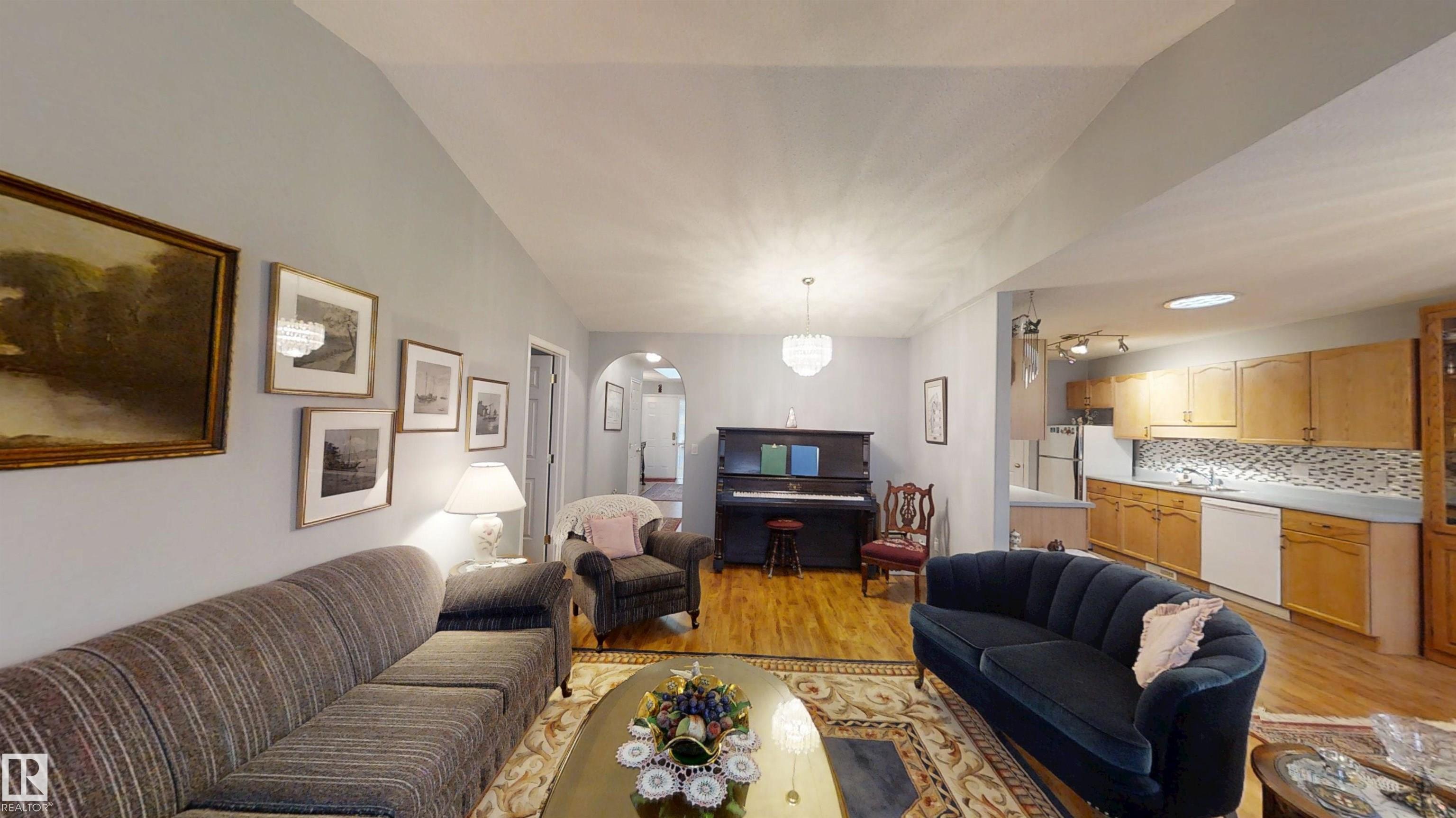 Photo 10 at 208 Ravine villa(s), Bridgeport, Leduc