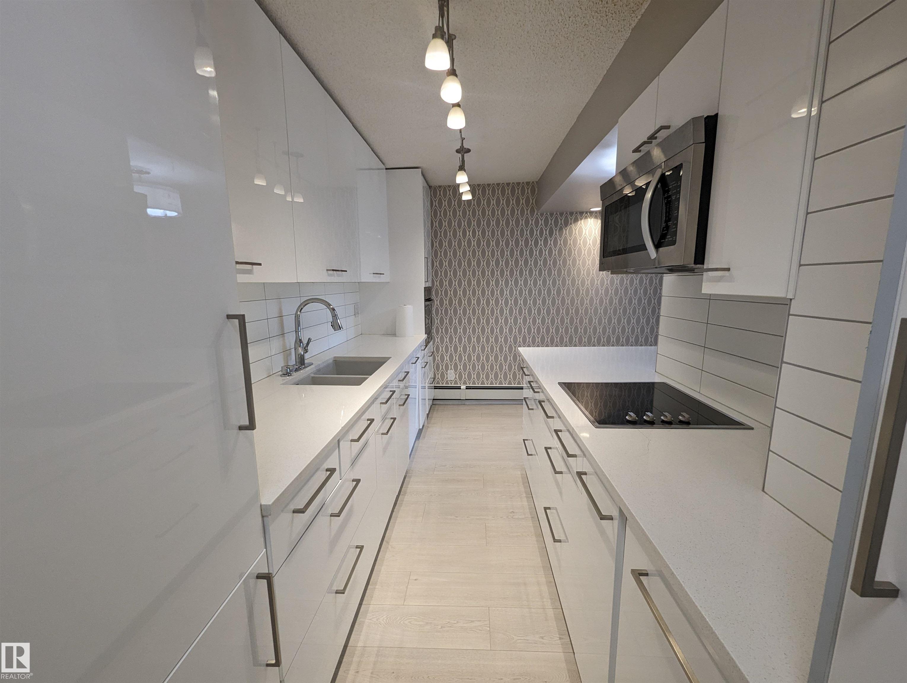 105 - 10140 115 Street NW, Wîhkwêntôwin, Edmonton 