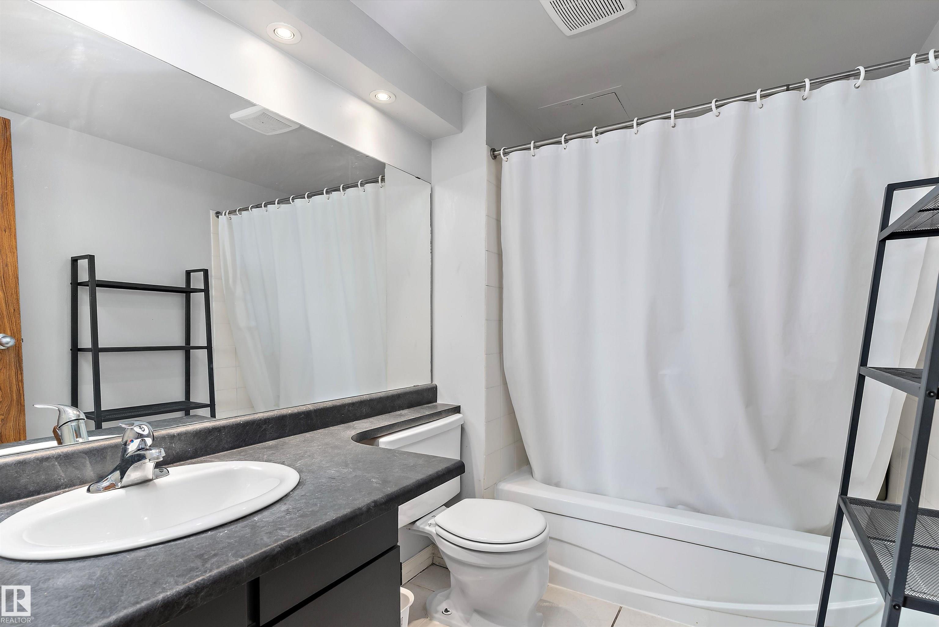Photo 21 at 404 - 10149 Saskatchewan Drive NW, Strathcona, Edmonton