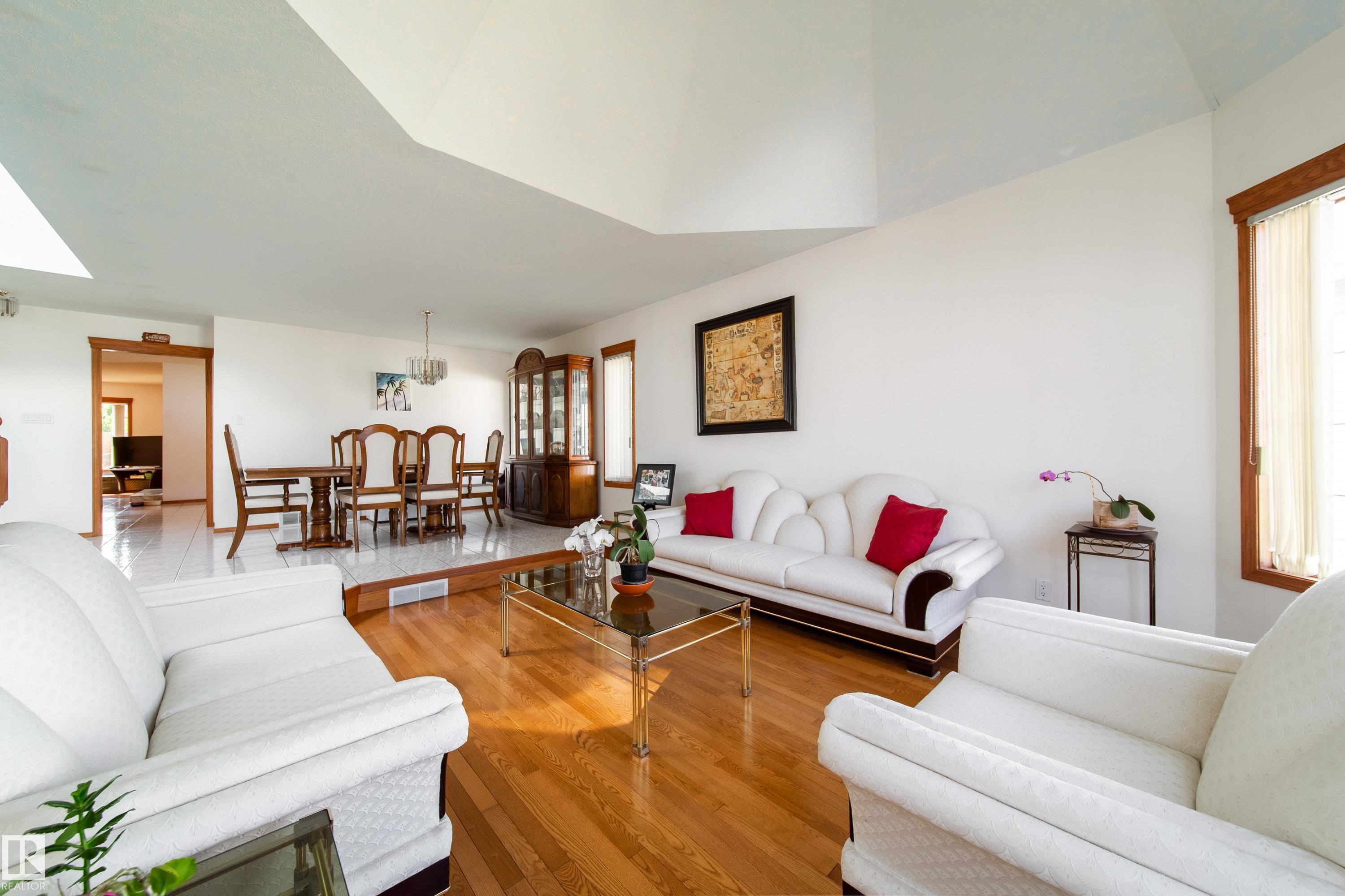 Photo 11 at 4228 46 Street NW, Jackson Heights, Edmonton