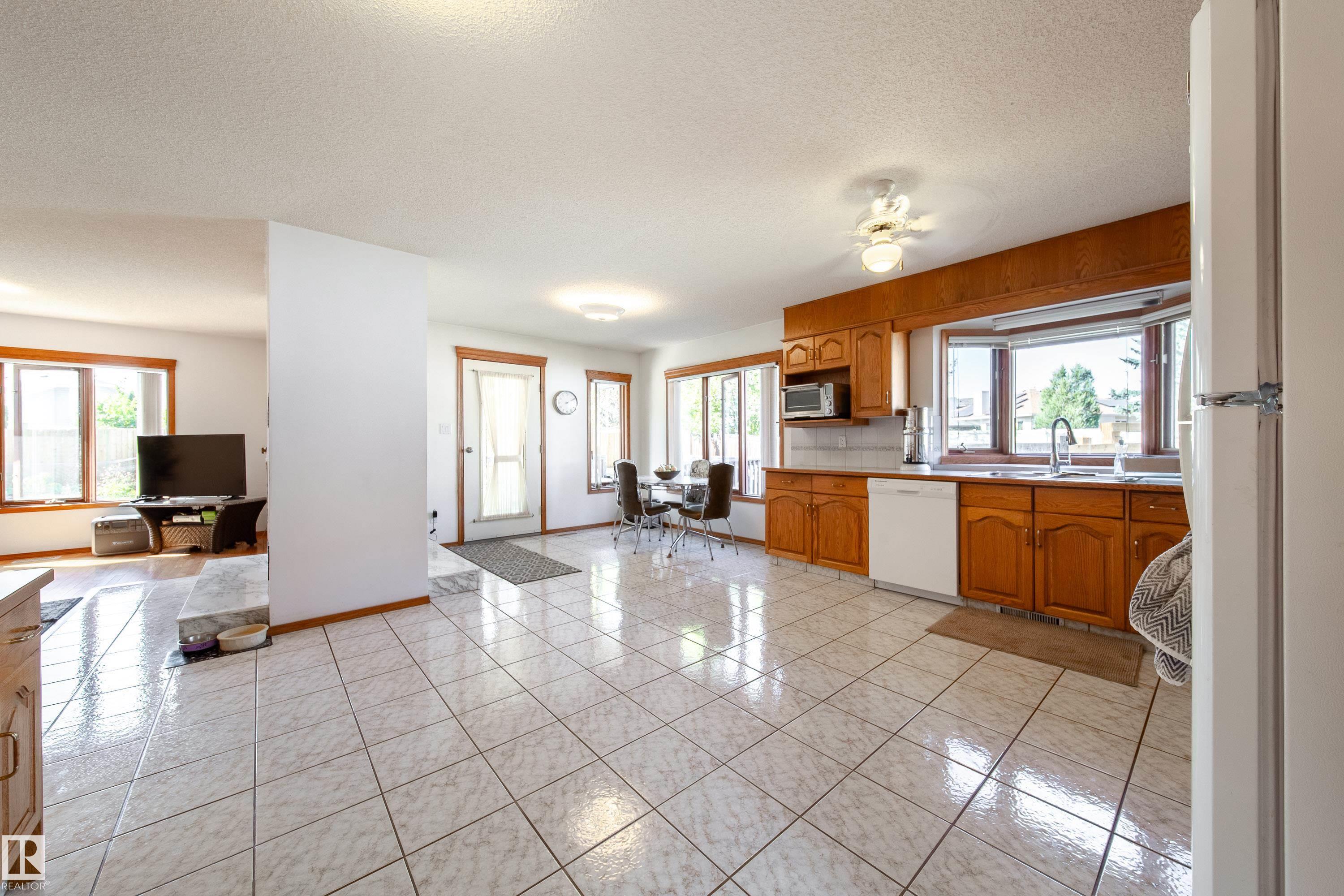 Photo 15 at 4228 46 Street NW, Jackson Heights, Edmonton