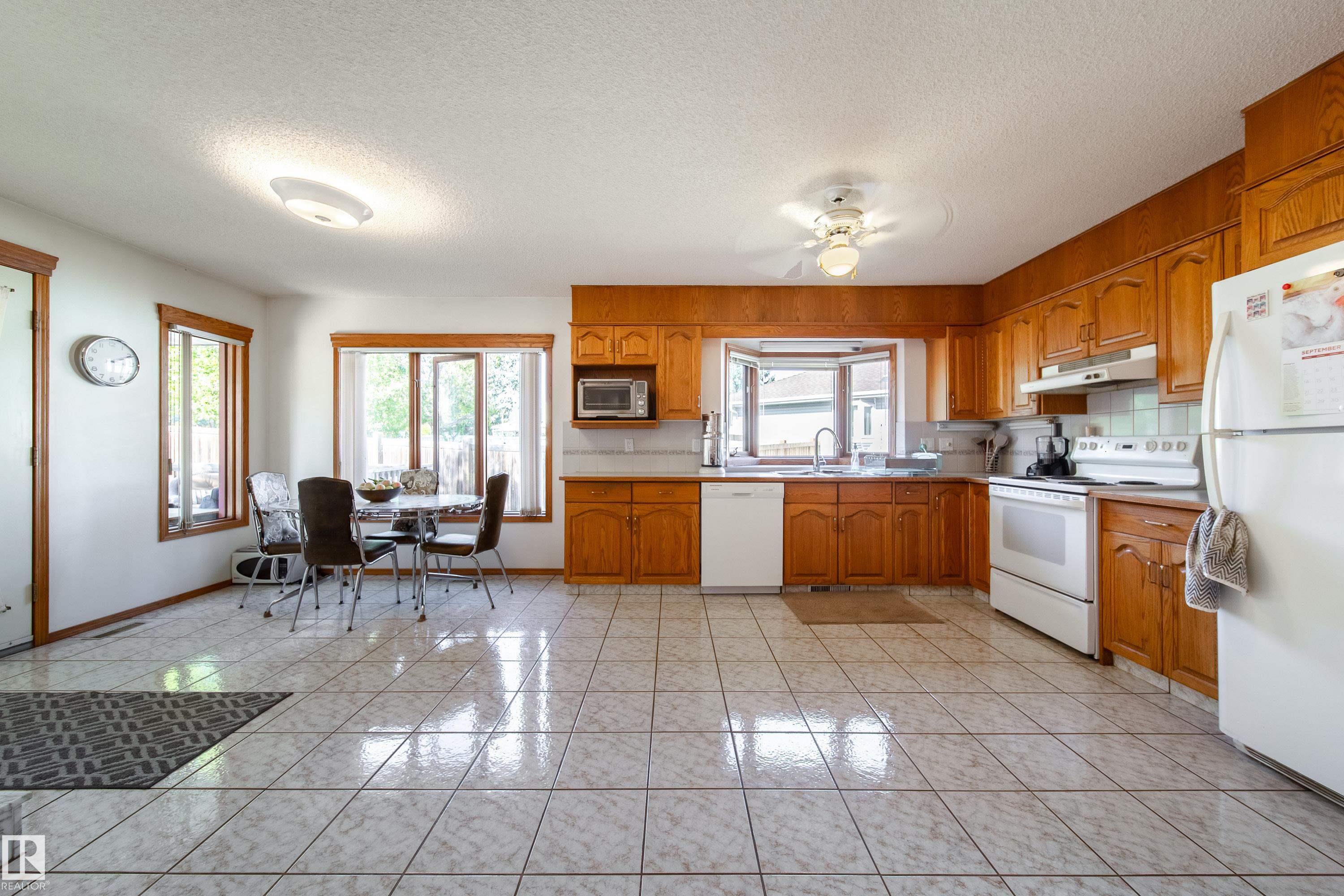 Photo 16 at 4228 46 Street NW, Jackson Heights, Edmonton